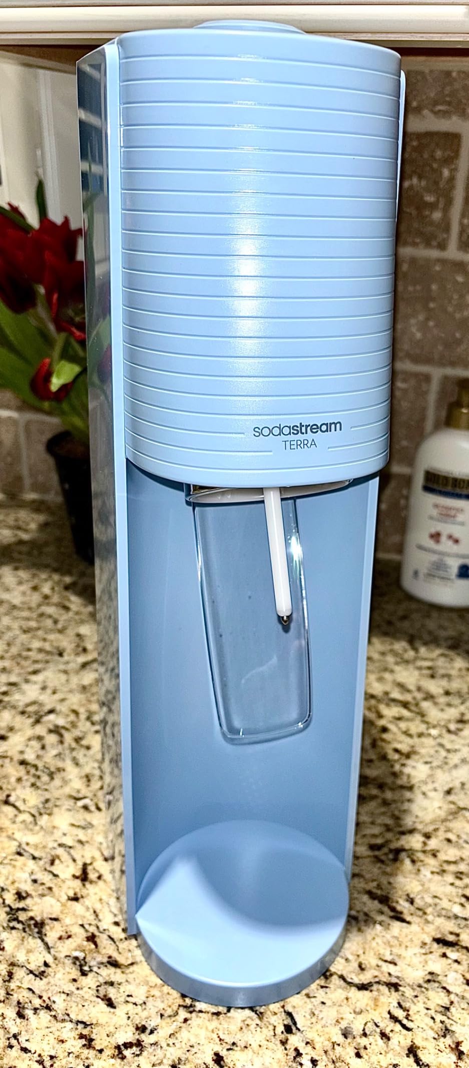 SodaStream TERRA Sparkling Water Maker, Starter Kit, CQC CO2 System, Includes 1 Quick Connect 60L CO2 Cylinder, 1 Dishwasher Safe BPA Free Bottle, 1 bubly Lime Drop, Make your own Pepsi, Black customer photo 1