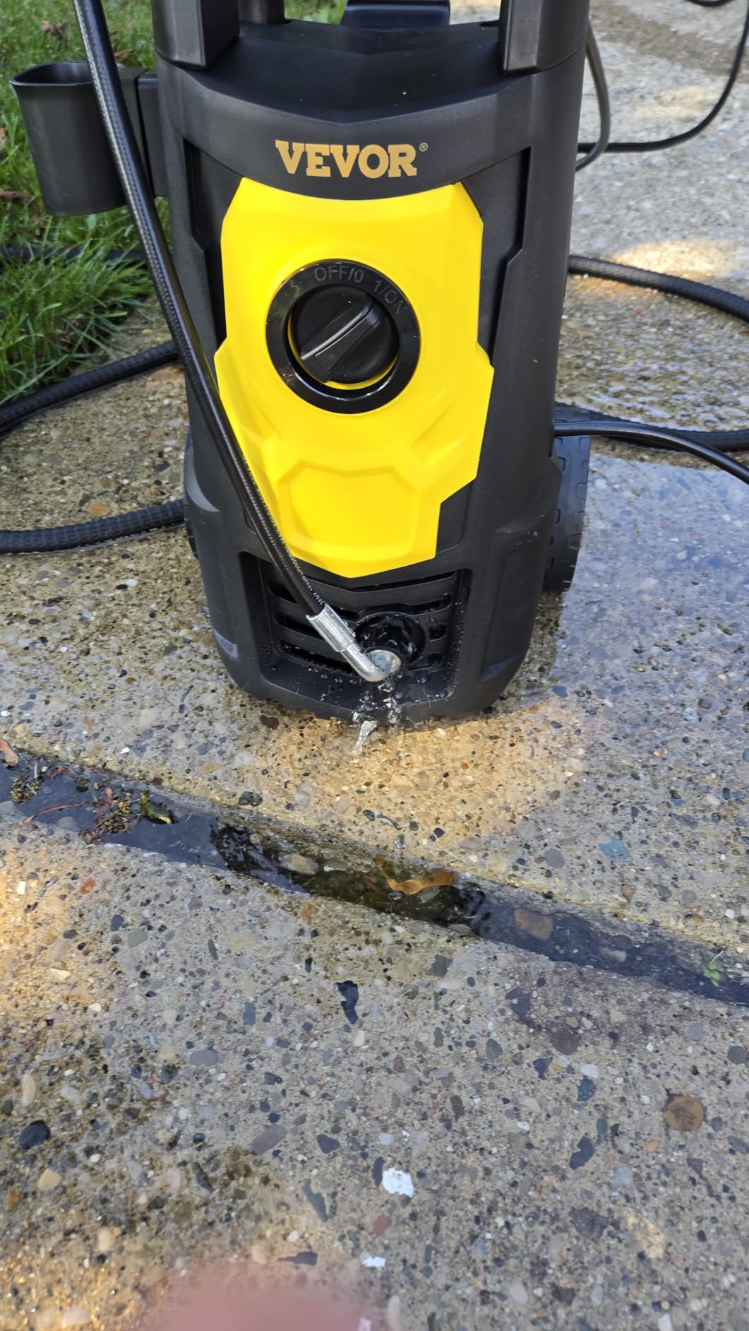 VEVOR Electric Pressure Washer, 2000 PSI, Max 1.65 GPM Power Washer w/ 20 ft Hose & Reel, 4 Quick Connect Nozzles, Foam Cannon, Portable to Clean Patios, Cars, Fences, Driveways, ETL Listed customer photo 2