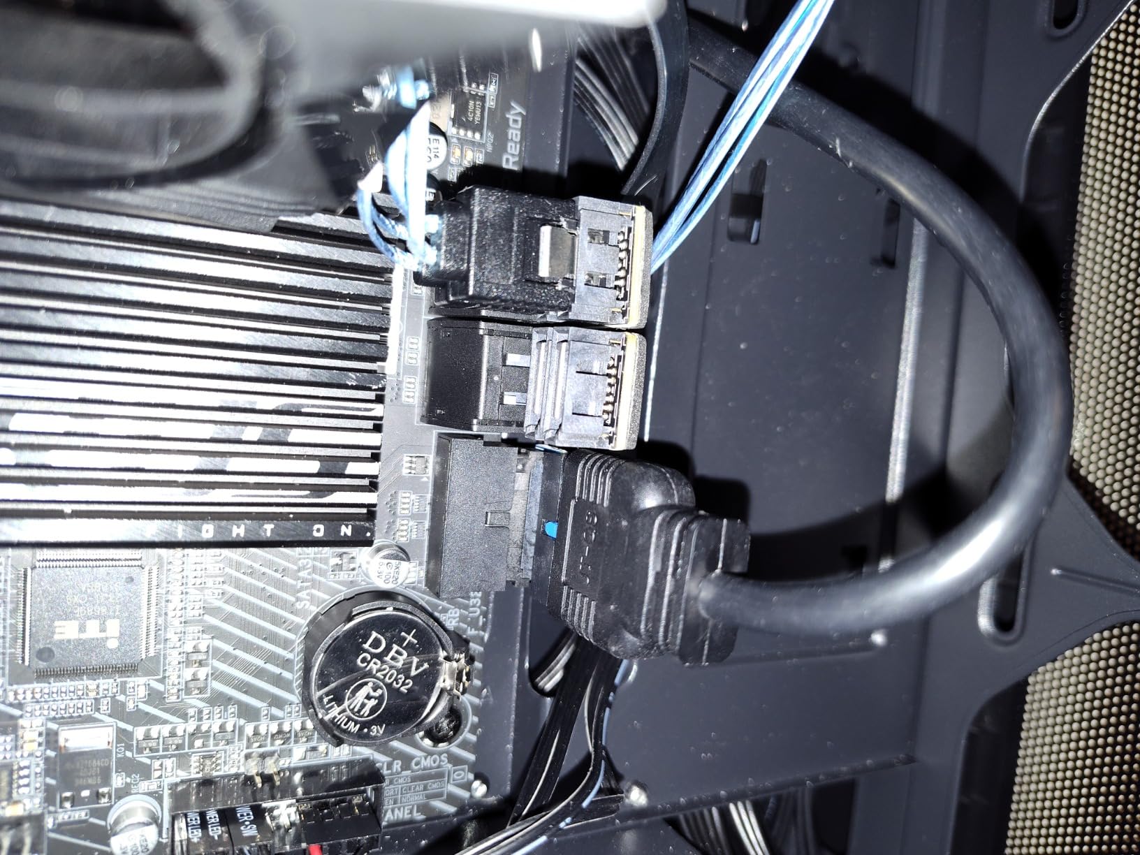 GIGABYTE B650 AORUS Elite AX AMD AM5 ATX Motherboard, Support Ryzen 9000/8000/7000 Series, DDR5, 14+2+1 Power Phase, PCIe 5.0 M.2, USB-C 3.2 Gen 2, WIFI6E, 2.5GbE, EZ-Latch, Q-Flash, RGB Fusion customer photo 1