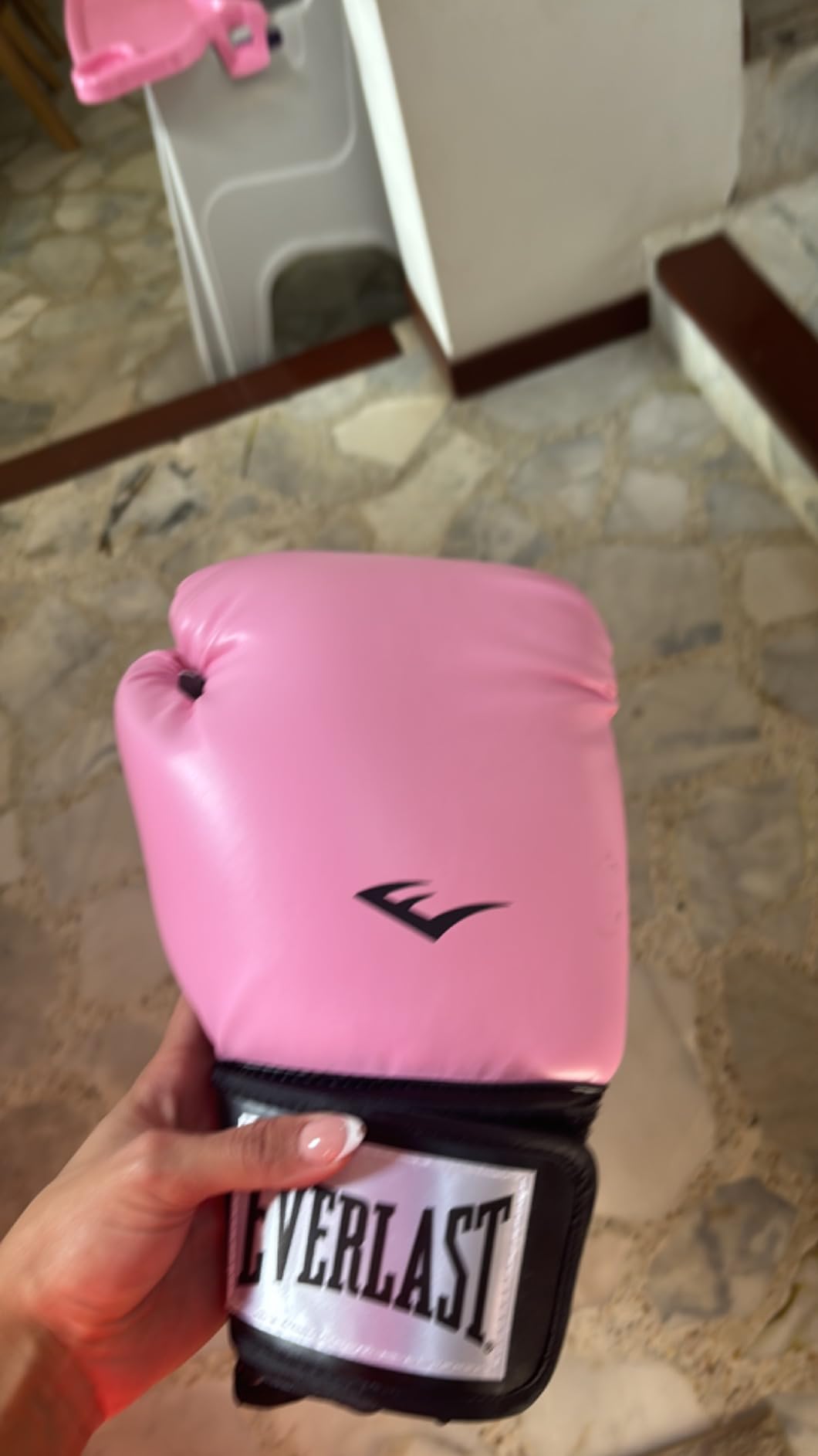 Everlast Prostyle 2 Boxing Gloves, Entry Level Training Gloves for Men and Women, Secure Fit Hook and Loop Closure & Ventilation, Heavy Bag & Speedbag Training customer photo 1