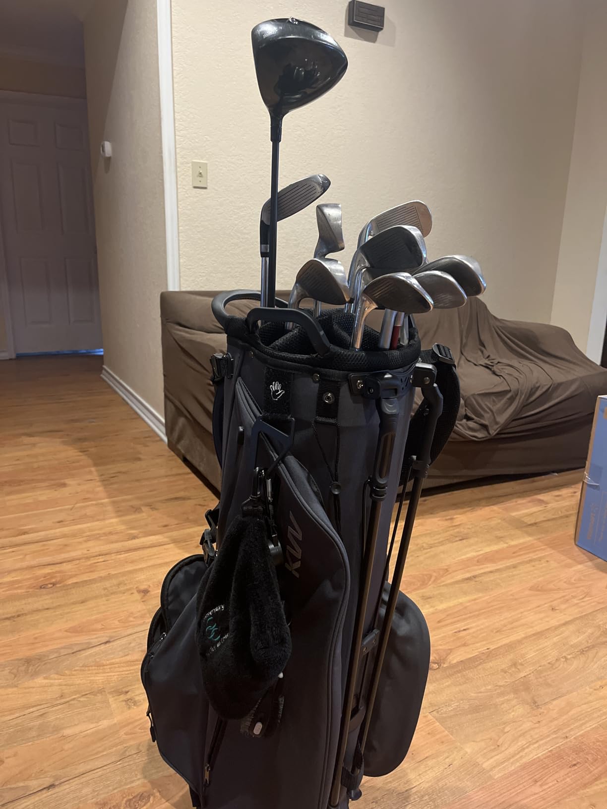 KVV Lightweight Golf Stand Bag with 7 Way Full-Length Dividers, 5 Zippered Pockets, Automatically Adjustable Dual Straps,Elegant Design customer photo 1
