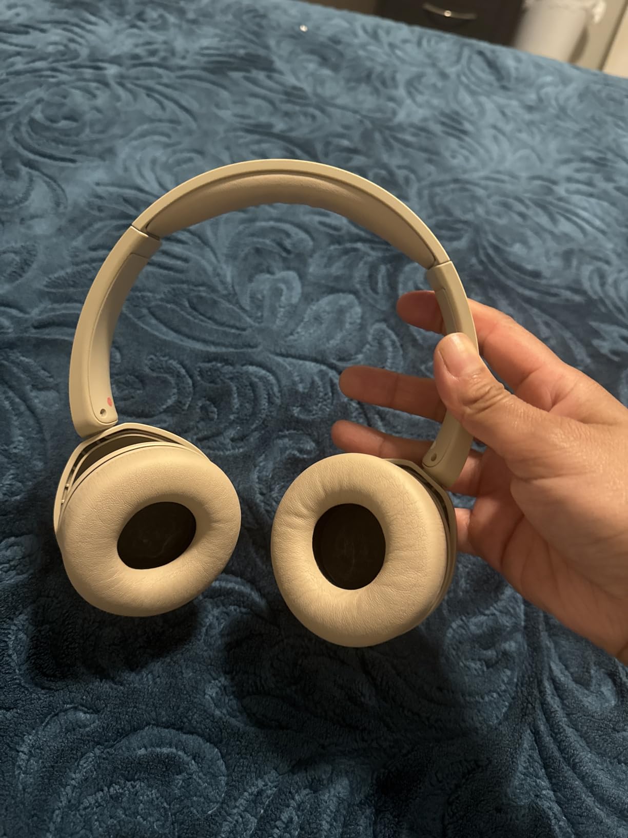 Sony WH-CH520 Wireless On-Ear Bluetooth Headphones with Microphone, White customer photo 2