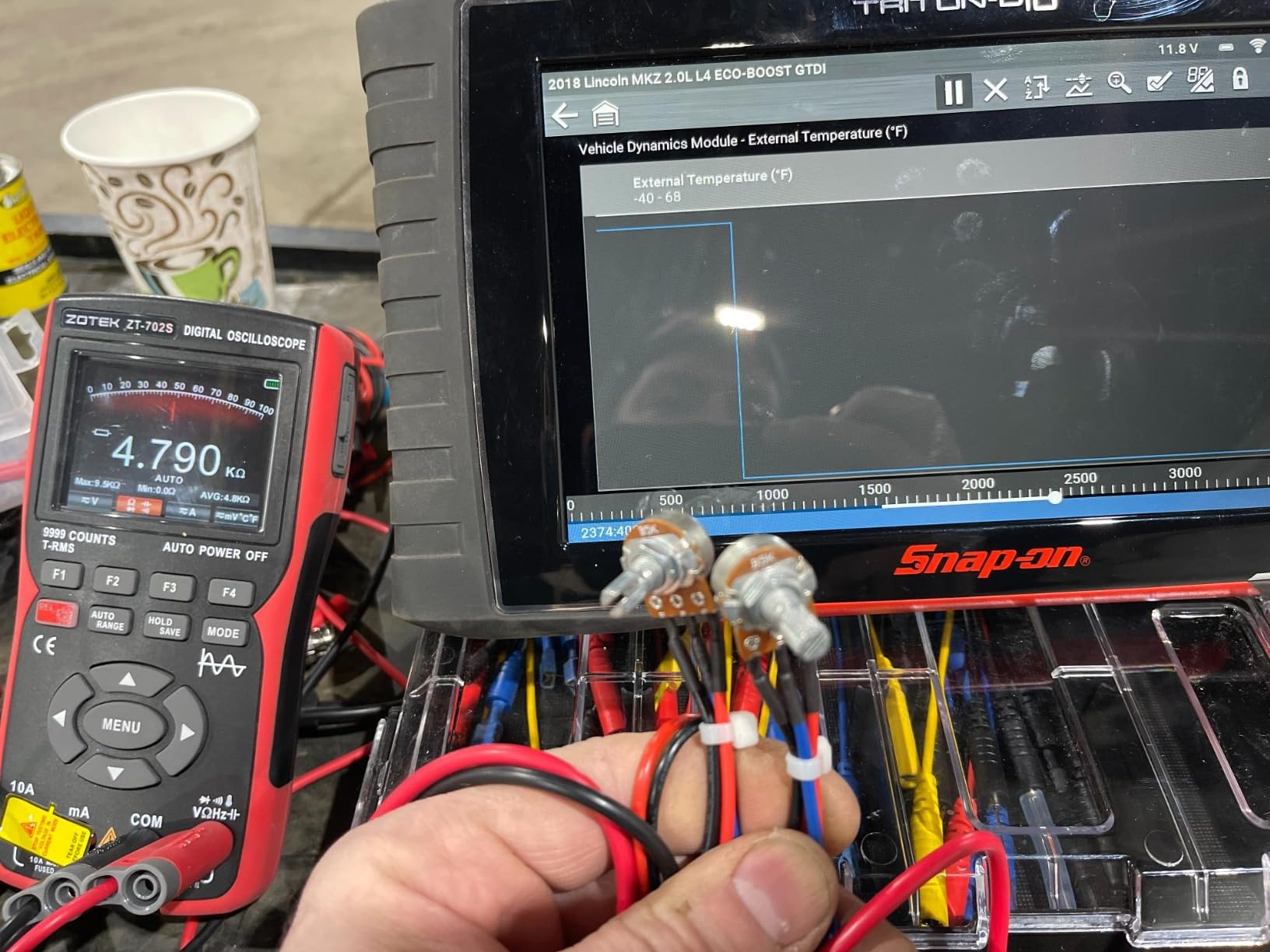 702S 2 in 1 Handheld Automotive Oscilloscope Multimeter - 10MHz Bandwidth 48MS/s Sampling Rate,Auto-Ranging 9999 Counts T-RMS Multimeter with Temperature Tester for Electronics Repair Test customer photo 1