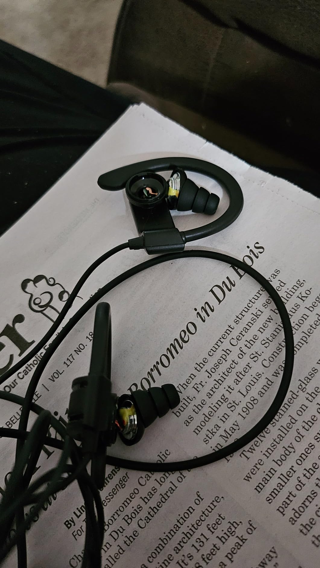 Joysico Wired Over Ear Earbuds Headphones with Mic and Volume Control Black customer photo 2