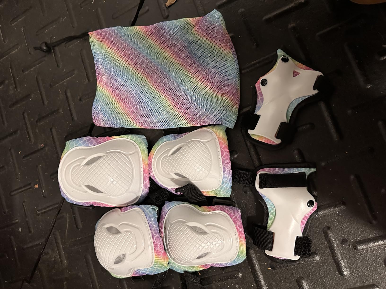 Knee Pads for Kids Adjustable Protective Gear Set with Mesh Bag Knee Pads and Elbow Pads Wrist Guard for Girls Kids Roller Skates Cycling Skateboard Scooter, 3-8 Years customer photo 1