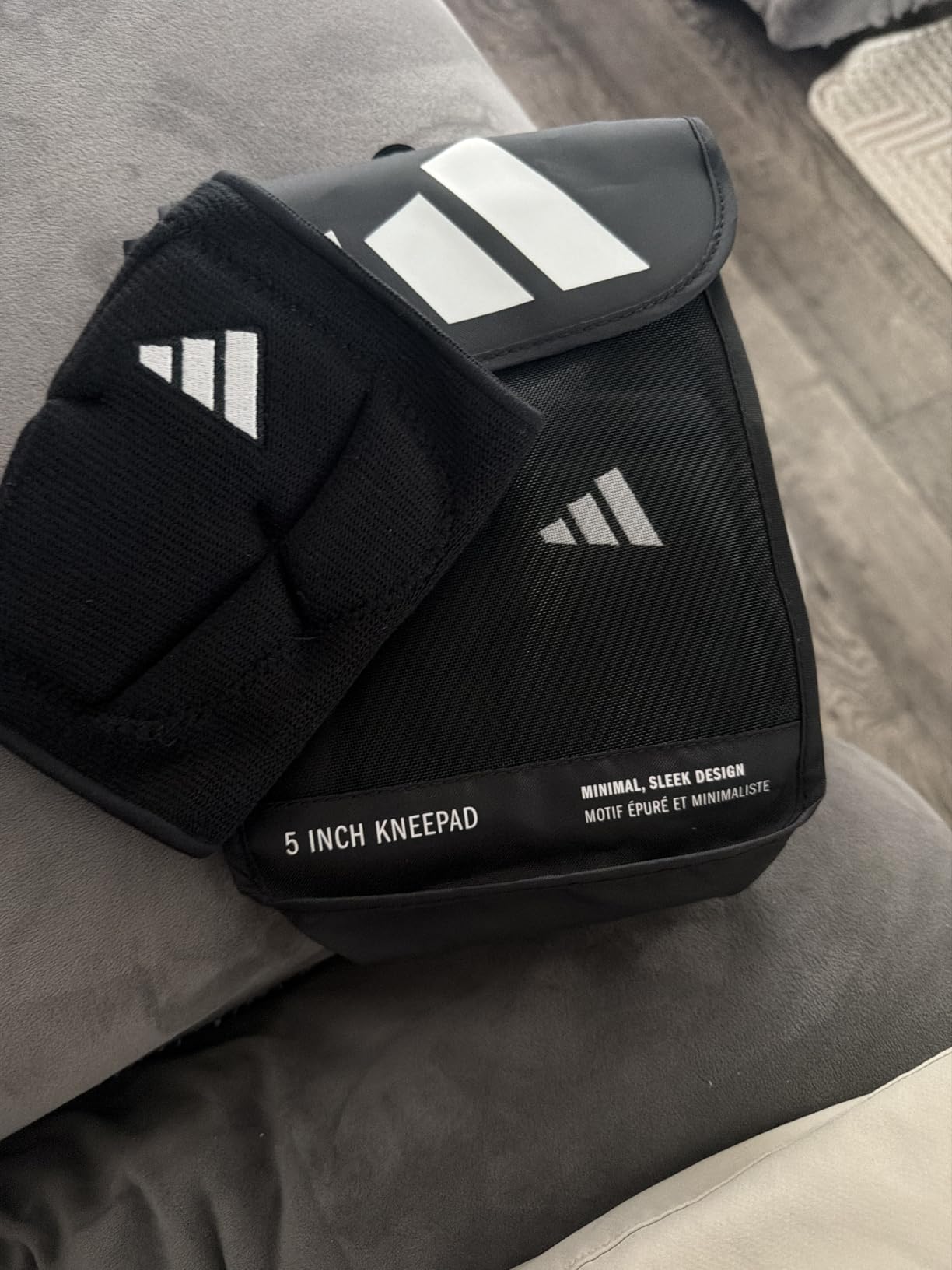 Adidas Unisex-Kids 5-Inch Youth Volleyball Kneepads, Black/White, Medium customer photo 2