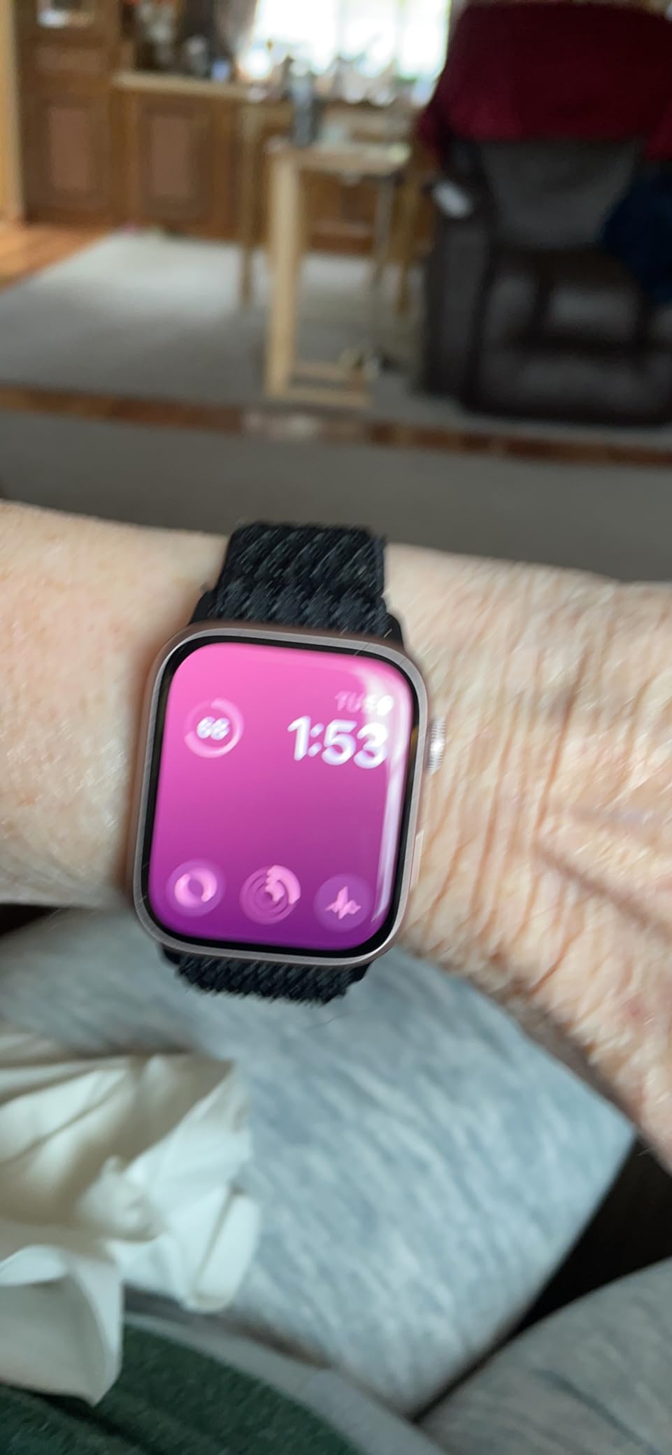 Apple Watch Series 9 [GPS 45mm] Smartwatch with Pink Aluminum Case with Pink Sport Loop. Fitness Tracker, Blood Oxygen & ECG Apps, Always-On Retina Display, Carbon Neutral customer photo 2