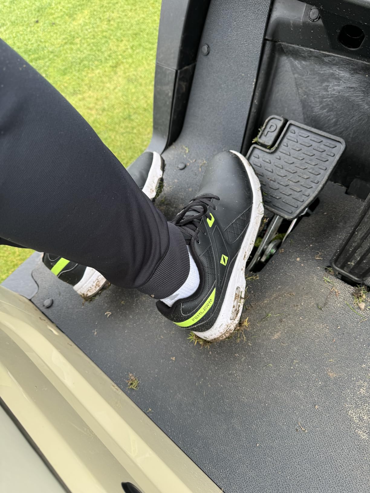 FENLERN Men's Golf Shoes Waterproof Wide Spiked Non Slip customer photo 2