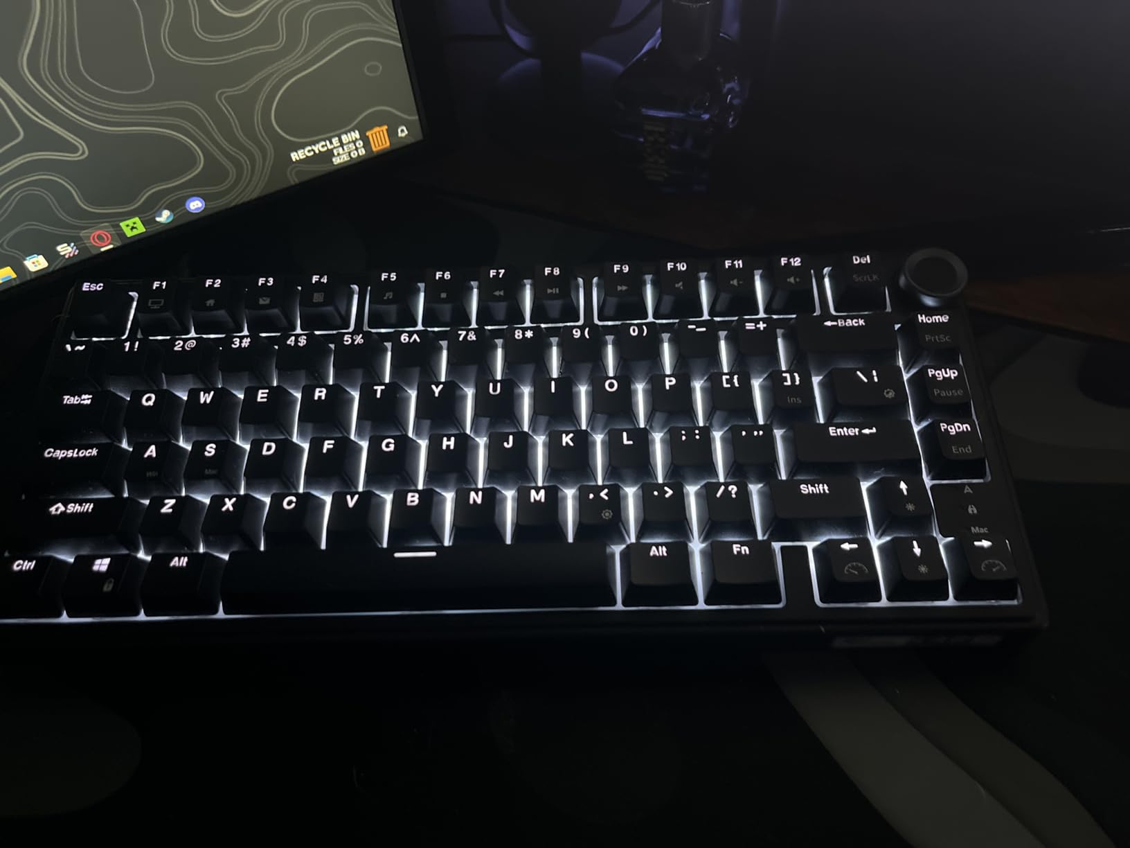 RK ROYAL KLUDGE R75 Wired Mechanical Keyboard with Volume Knob, 75% Mechanical Gaming Keyboard Gasket Mount, Hot Swappable Silver Switch, MDA Profile PBT Keycaps, Creamy Keyboards, Black customer photo 2