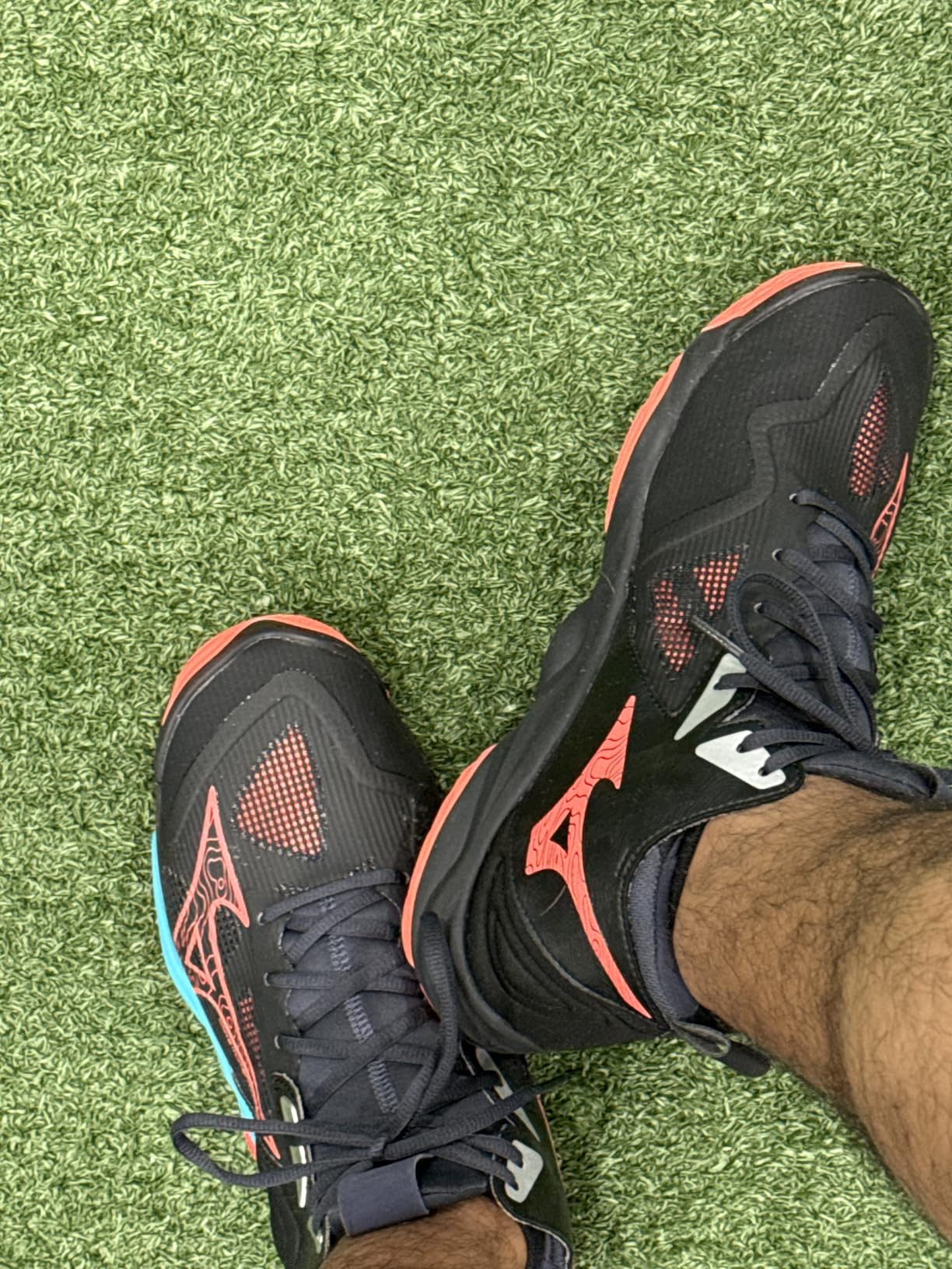 Mizuno Unisex Adult Wave Momentum 3 Mid Unisex Volleyball Shoe customer photo 2