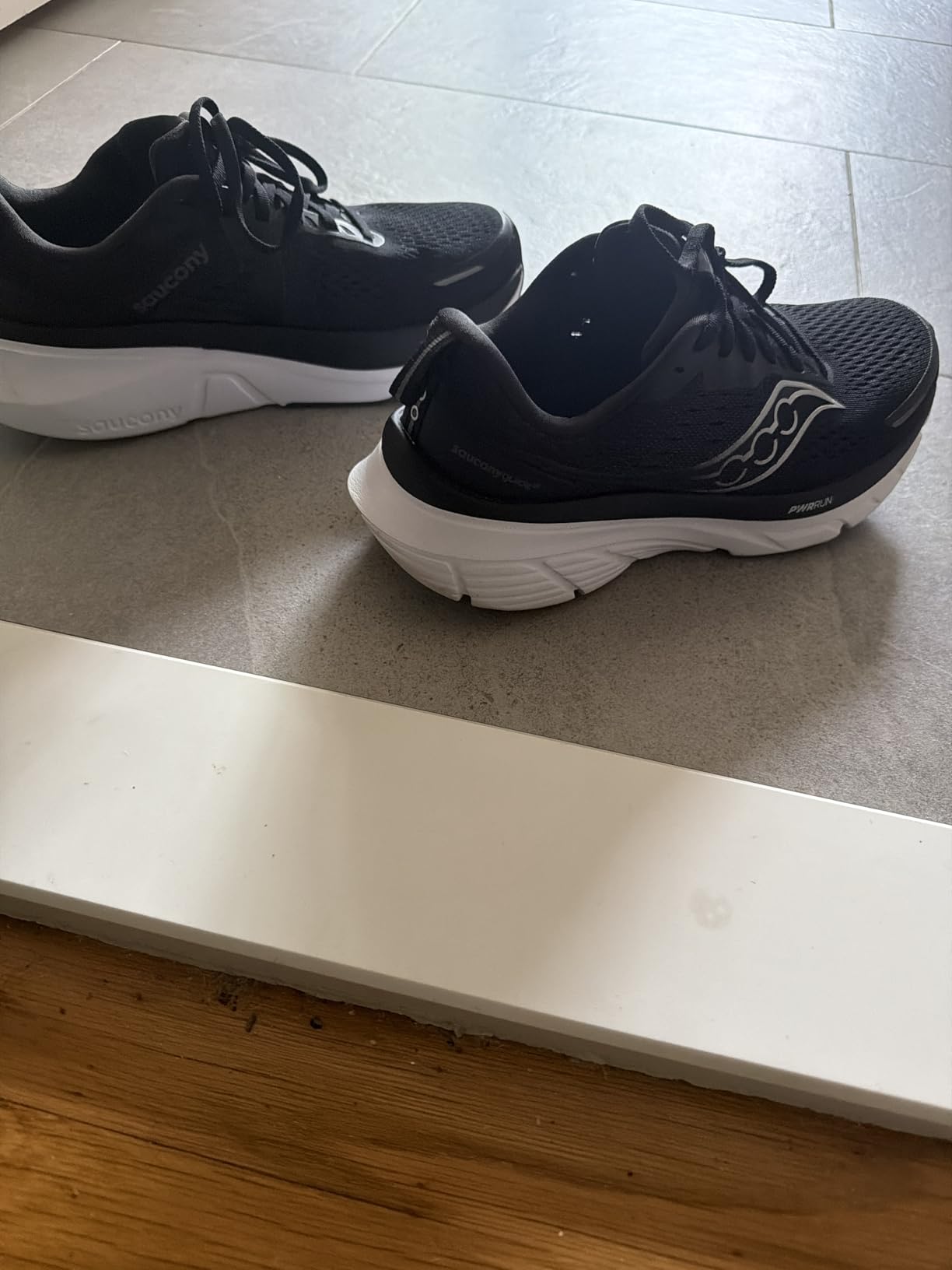 Saucony Women's Guide 18 Sneaker customer photo 2