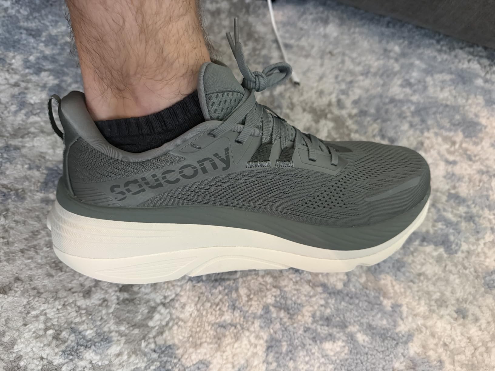 Saucony Men's Hurricane 24 Sneaker customer photo 1