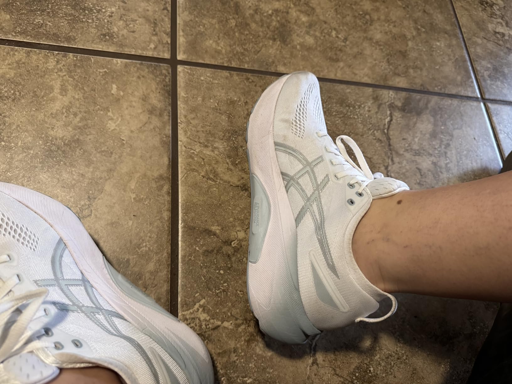ASICS Women's Gel-Kayano 31 Running Shoes customer photo 2