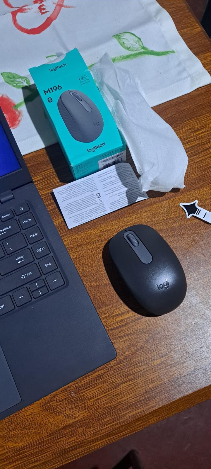 Logitech M196 Compact Ambidextrous Bluetooth Wireless Mouse - Graphite customer photo 2