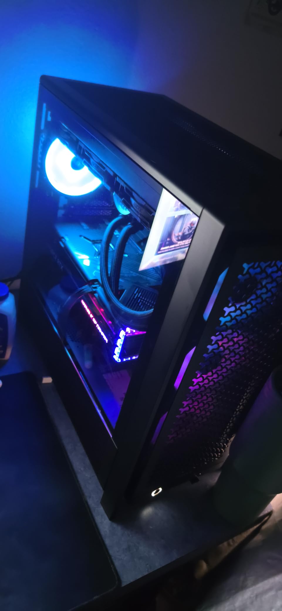 CORSAIR 4000D RS ARGB Frame Modular Mid-Tower ATX PC Case, High Airflow, 3X Pre-Installed RS Fans, InfiniRail™ Mounting System, ASUS BTF, MSI Zero, Gigabyte Stealth, Black customer photo 2