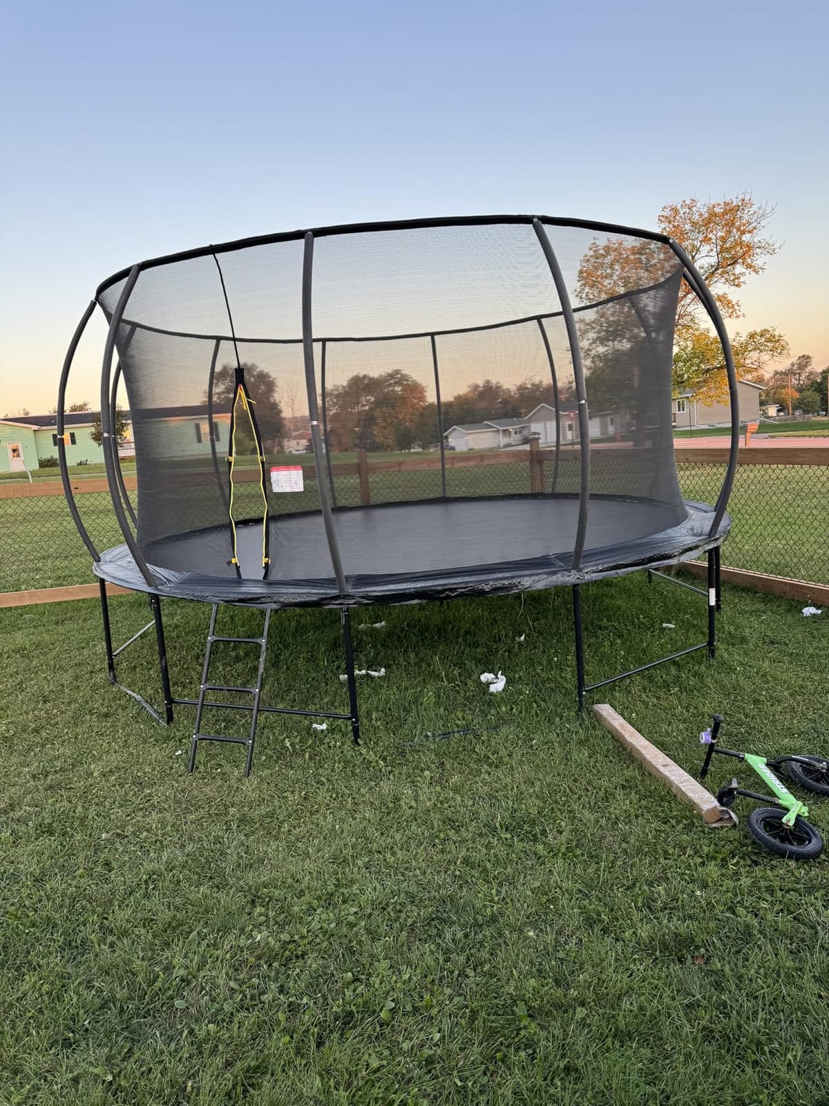 Lyromix 12 14 15 16FT Outdoor Trampolines for Kids and Adults, Pumpkin Trampolin with Curved Poles, Recreational Trampolin with Basketball Hoop and Safety Enclosure Net for Kids and Adults customer photo 2
