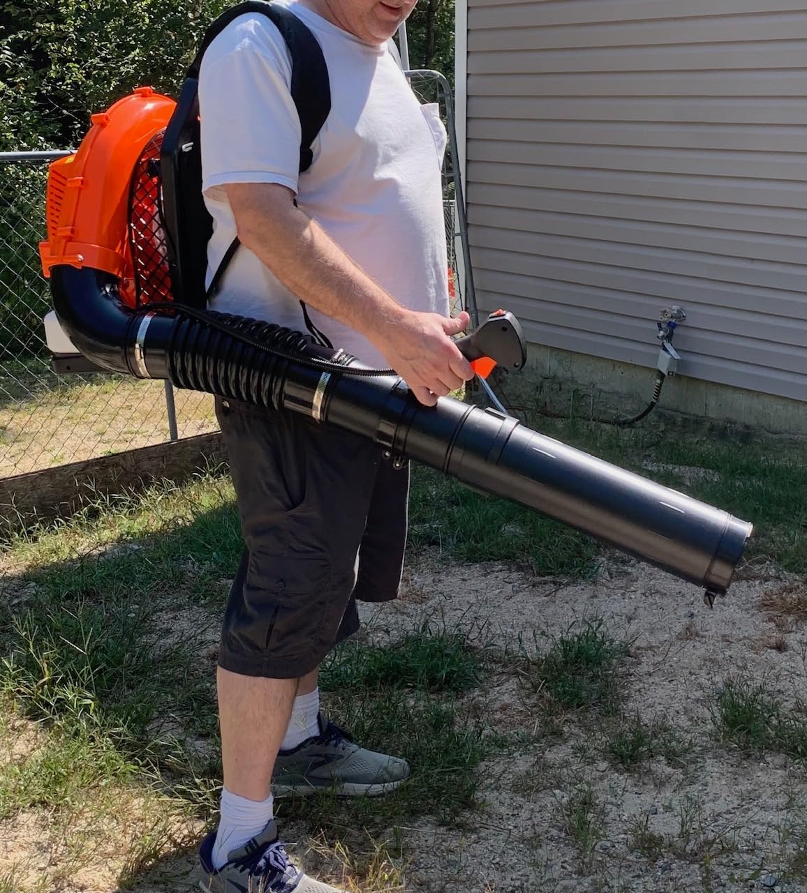 VEVOR 63CC Gas Backpack Leaf Blower, 2-Cycle 1110CFM 220MPH customer photo 2