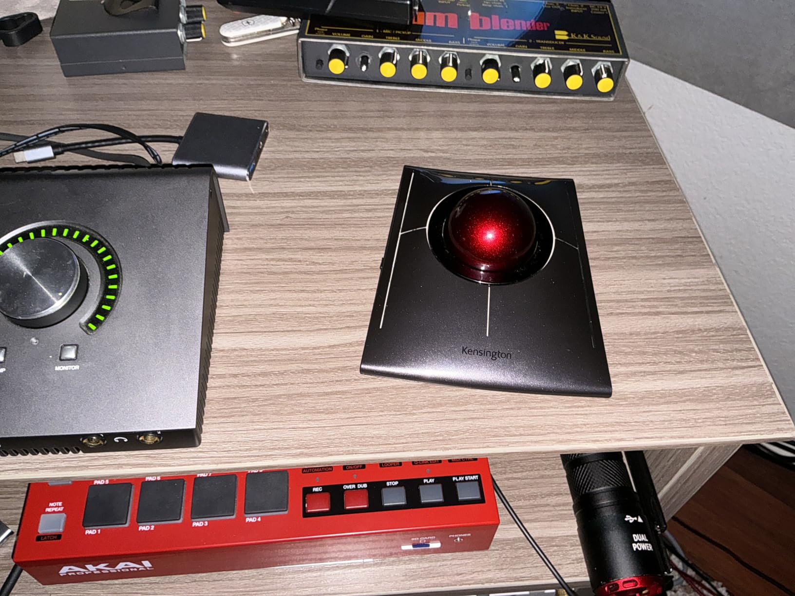 Kensington SlimBlade Pro Wireless Trackball, Rechargeable Battery, Bluetooth 2.4GHz Connection Options Black/Gray (K72085WW) customer photo 1