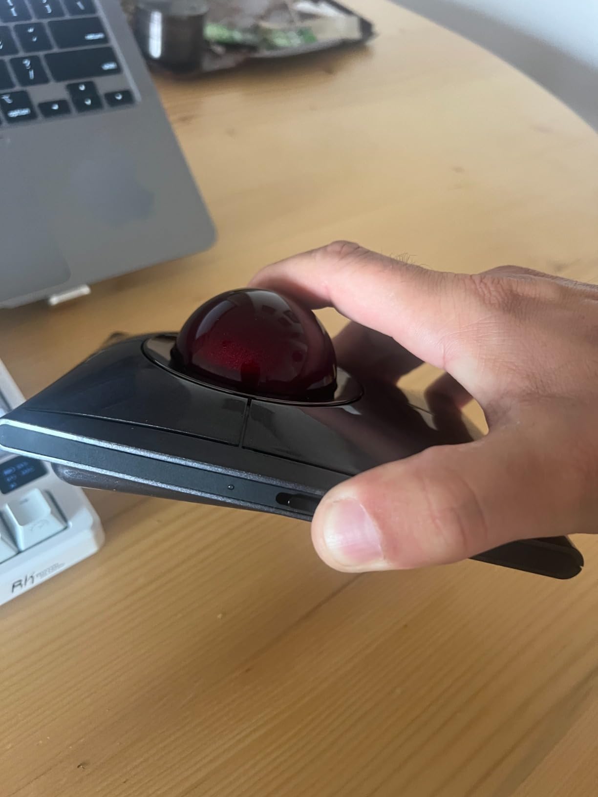 Kensington SlimBlade Pro Wireless Trackball, Rechargeable Battery, Bluetooth 2.4GHz Connection Options Black/Gray (K72085WW) customer photo 2