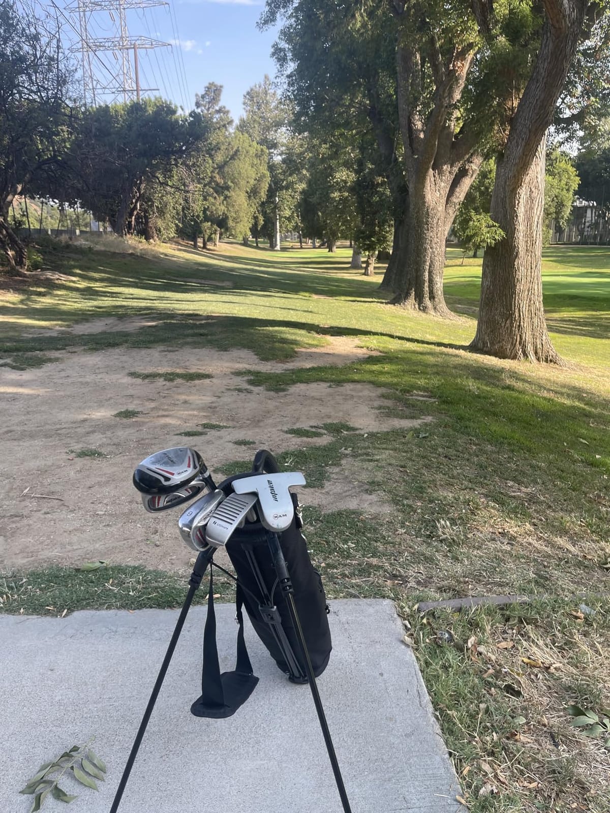 Golf Stand Bag, Lightweight Par 3 Golf Bag Holds Up to 7 Clubs with Two Way Dividers Cooler Pocket Shoulder Strap and Multiple Storage Pockets for Men and Women customer photo 2