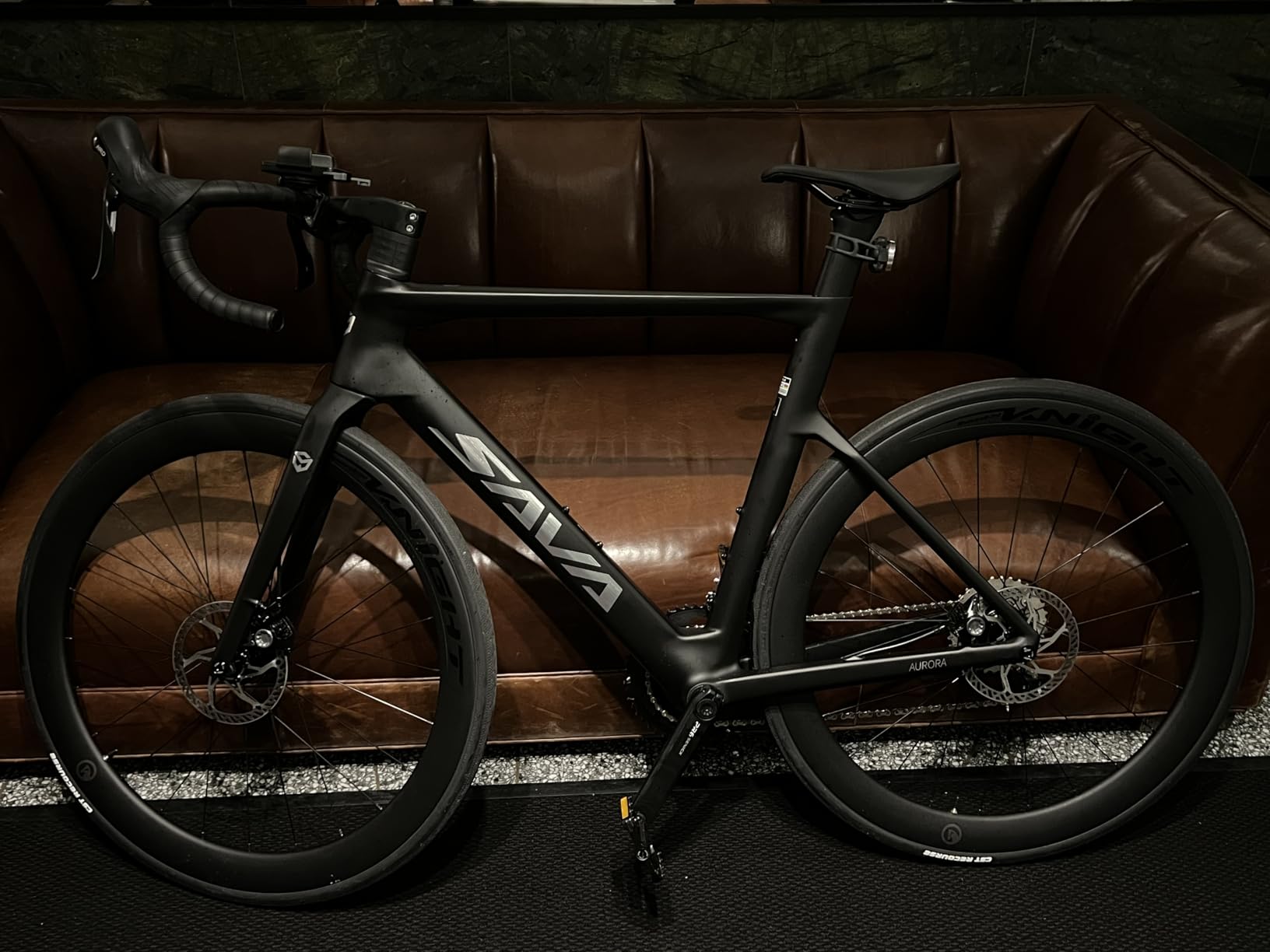 SAVADECK A7L Carbon Road Bike, T800 Carbon Fiber Frame 700C Racing Bicycle with Shimano 105 R7100 24 Speed Groupset and Hydraulic Disc Brake, Ultra-Light Carbon Bike for Man and Women customer photo 1