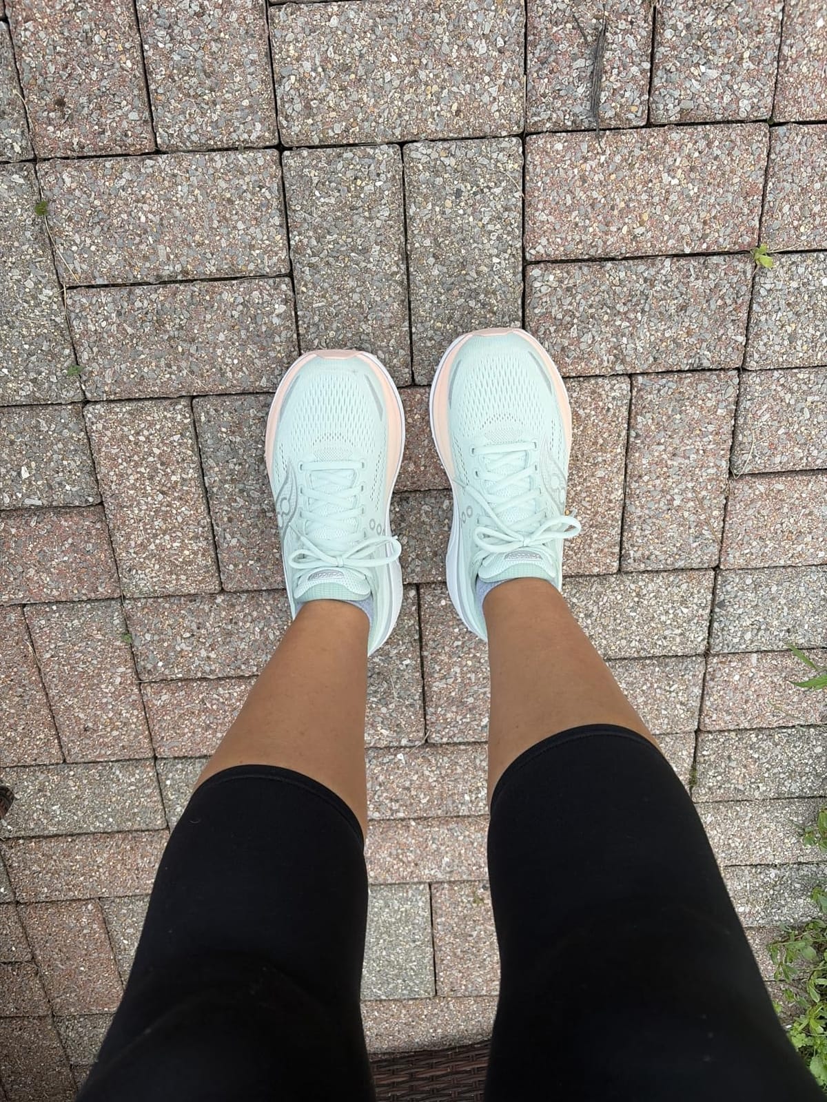 Saucony Women's Hurricane 25 Sneaker customer photo 1