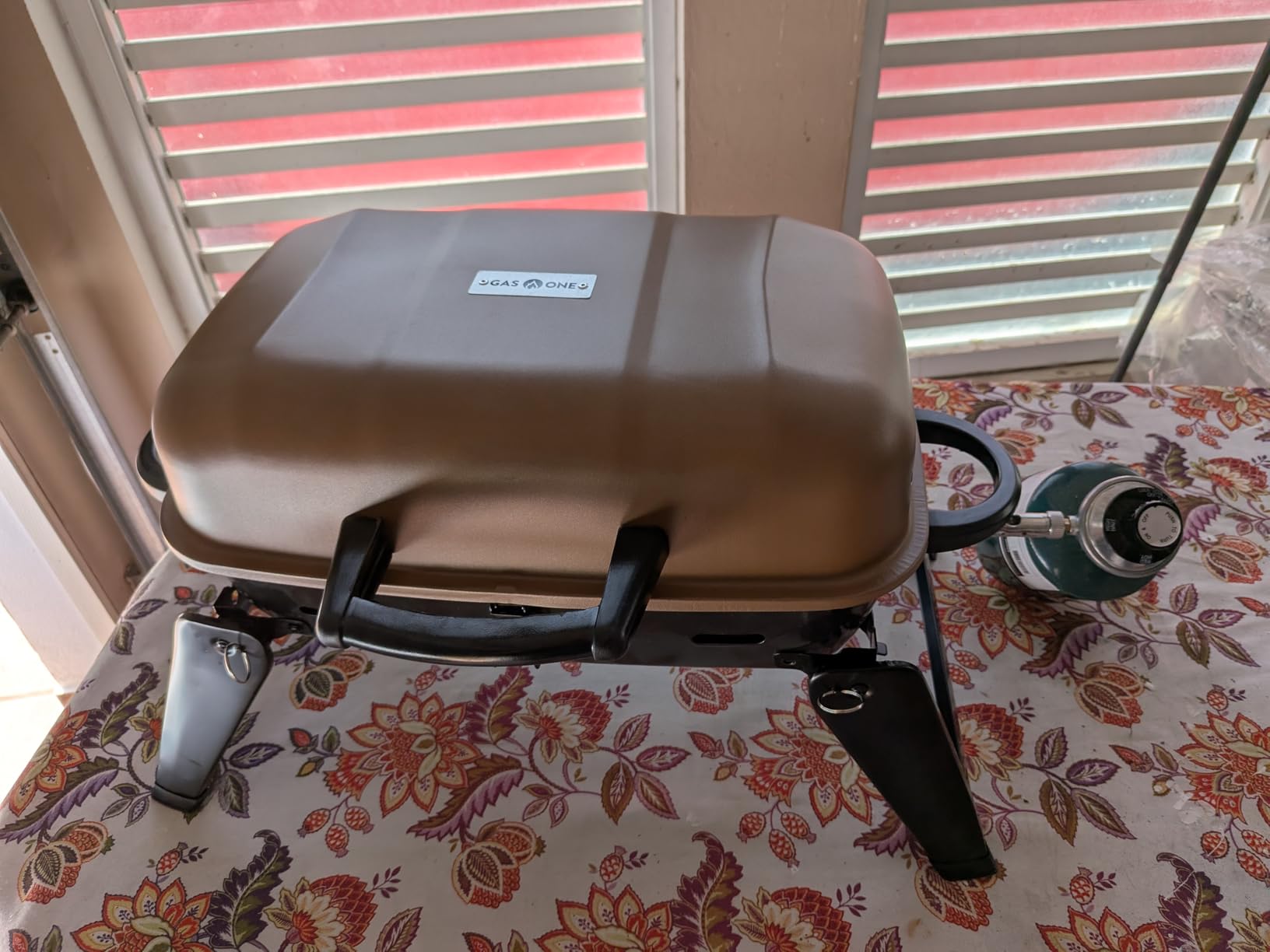 GasOne Tabletop Propane Grill – Portable Grill Propane with Heat Resistant Handles, Large Cooking Surface – User Friendly Temperature Control Knob Portable Gas Grill for RV, Camping, Home – Tan Brown customer photo 2