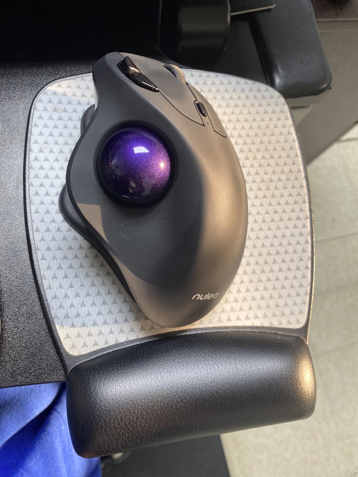 Nulea Wireless Trackball Mouse Ergonomic 21.7 Tilt Stand Thumb Control customer photo 2