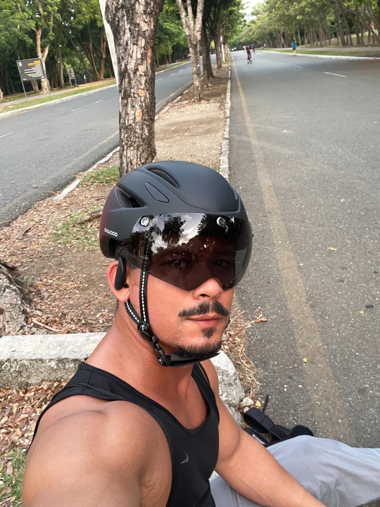 Odoland Adult Bike Helmet with Magnetic Sun Visor for Men Women for Cycling customer photo 2