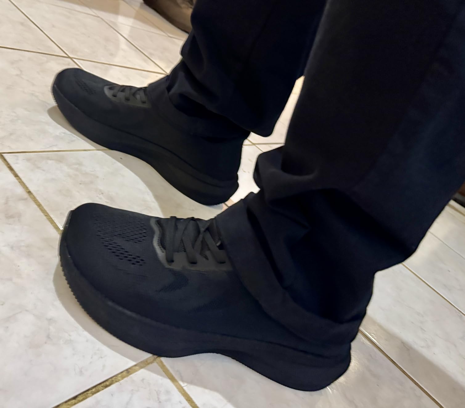 Men's Wide Toe Box Running Shoes-Ultra Light Carbon Plate Sneakers with Arch Support-Cushioned Walking Shoes for Road Running & All-Day Standing & Gym & Joint Relief Size 7.5 Black customer photo 1