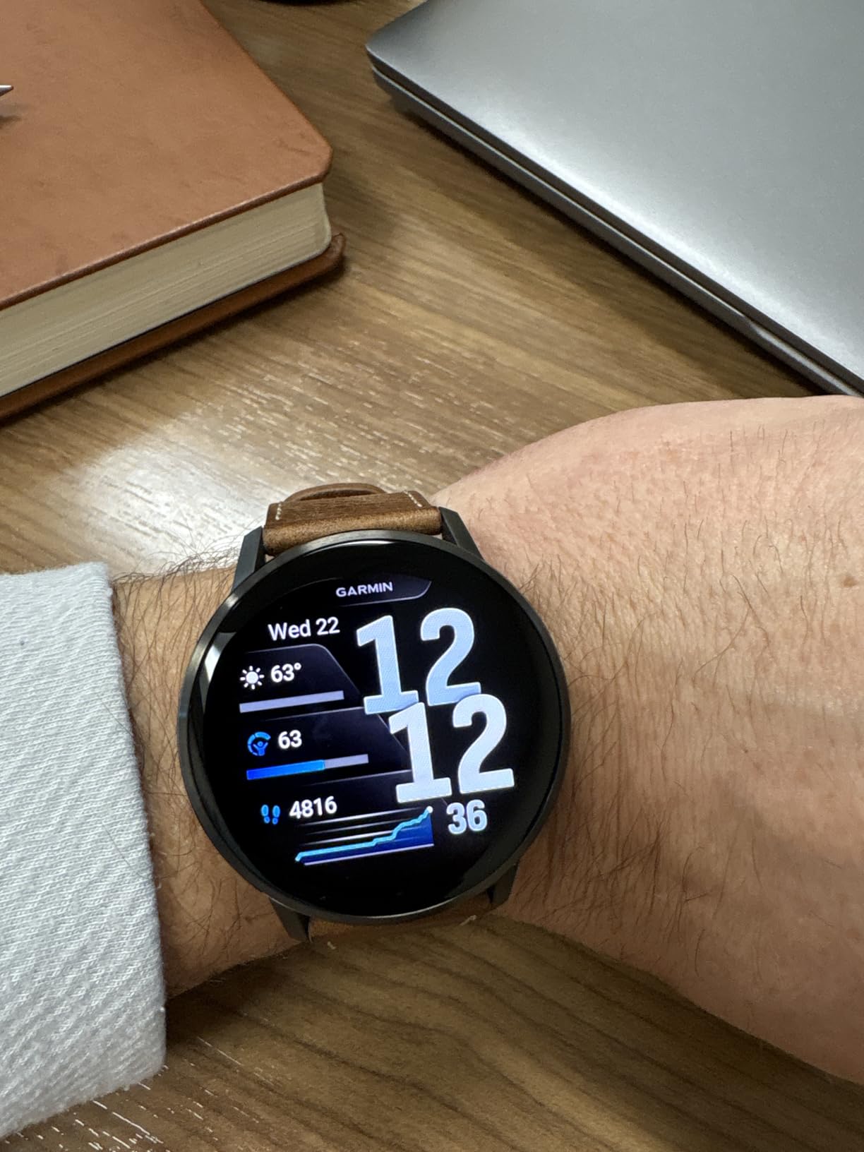 Garmin Venu® 4, Advanced Fitness Smartwatch, 41mm, Bone Silicone customer photo 1