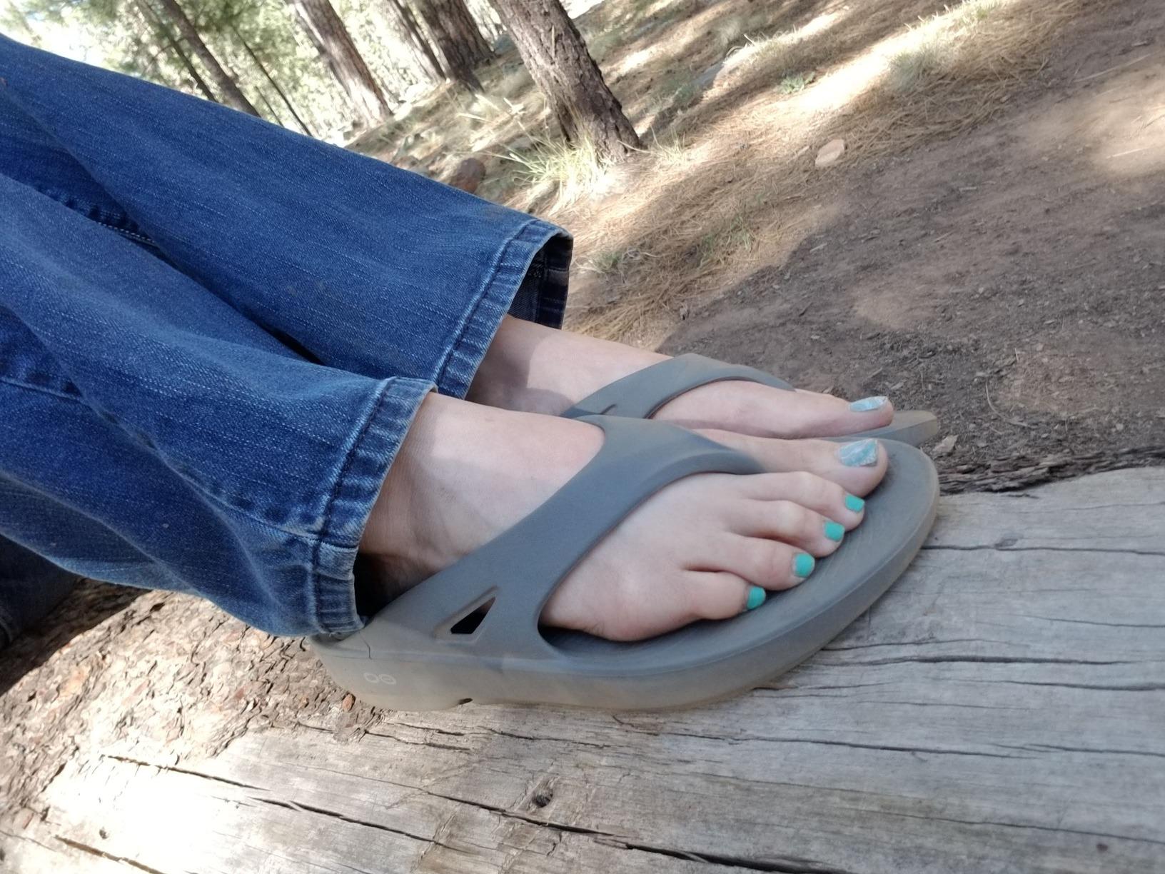 OOFOS OOlala Women's Sandal - Lightweight Recovery Footwear - Reduces Stress on Feet, Joints & Back - Machine Washable customer photo 1