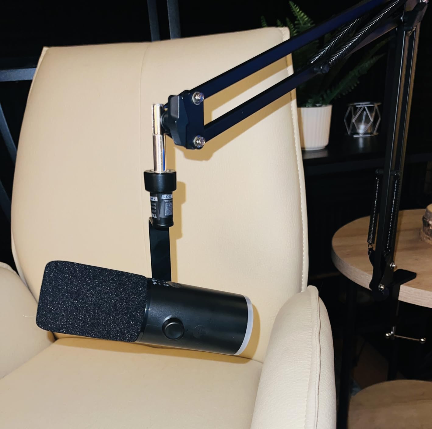 TONOR Dynamic Gaming Microphone XLR/USB Mic with AI Noise Cancellation customer photo 1