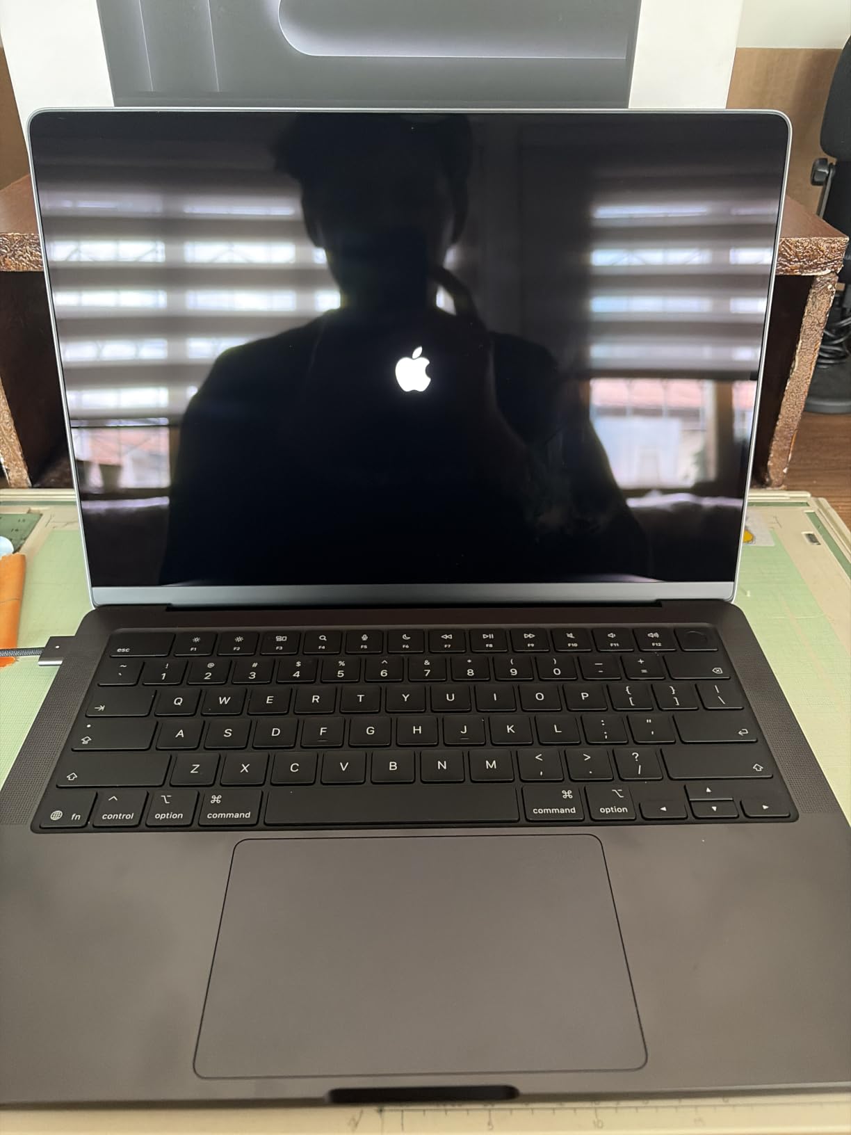 Apple 2026 MacBook Pro Laptop with Apple M5 Pro chip with 15-core CPU and 16-core GPU: Built for AI, 14.2-inch Liquid Retina XDR Display, 24GB Unified Memory, 1TB SSD, Wi-Fi 7; Space Black customer photo 2