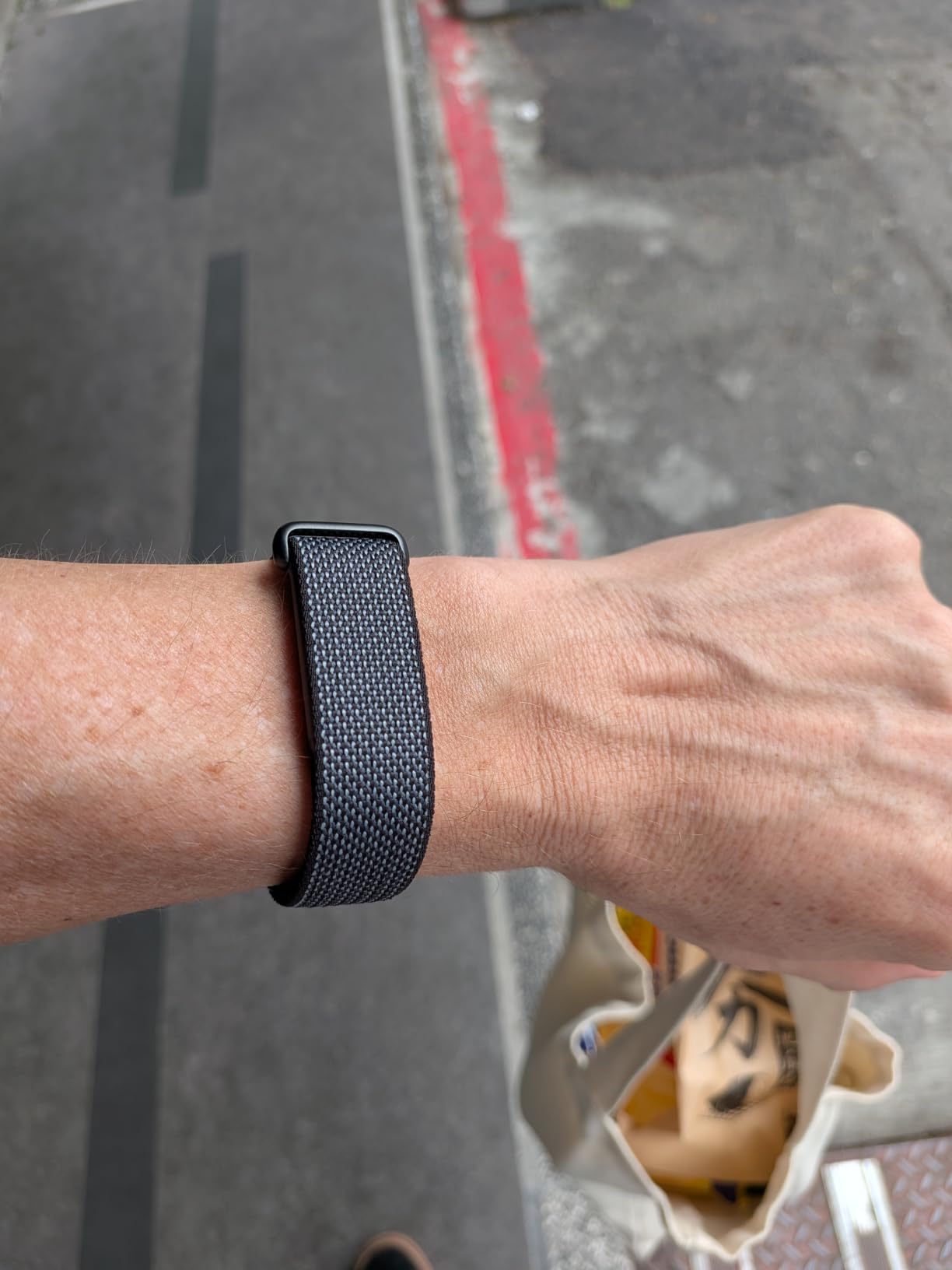 Fitbit Google Air - Screenless Activity Tracker - Obsidian | Fitness, heart rate, & sleep tracking, personalized AI-powered coaching, up to 7 days' battery life, works with iOS & Android customer photo 1