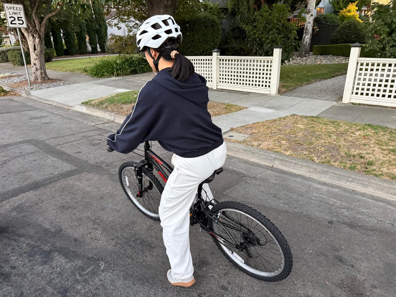 24/26 Inch Mountain Bike for Men & Women, 21-Speed Full Suspension MTB, High-Carbon Steel Frame, Quick Release Front Wheel, Dual Fenders, Easy Assembly, Trail & Commuter Bicycle customer photo 1