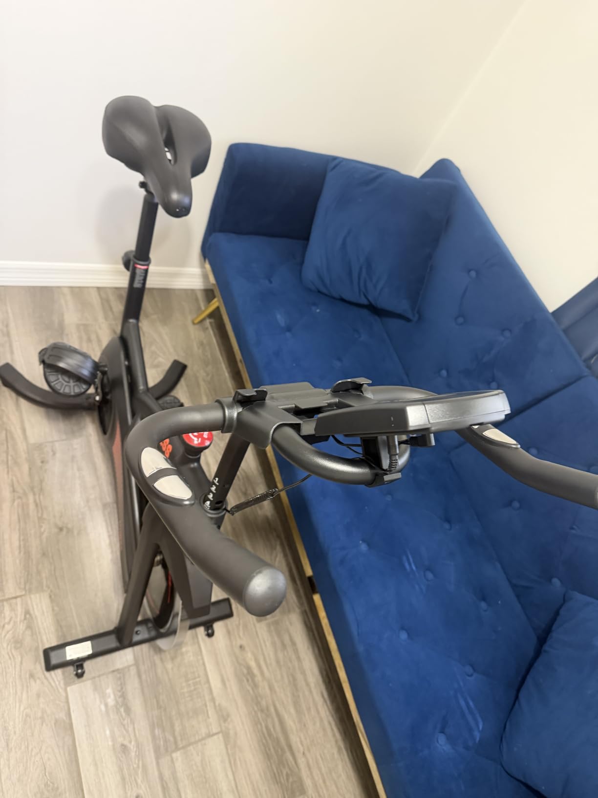 CURSOR FITNESS Exercise Bike, Stationary Bikes for Home with Brake Pad customer photo 2