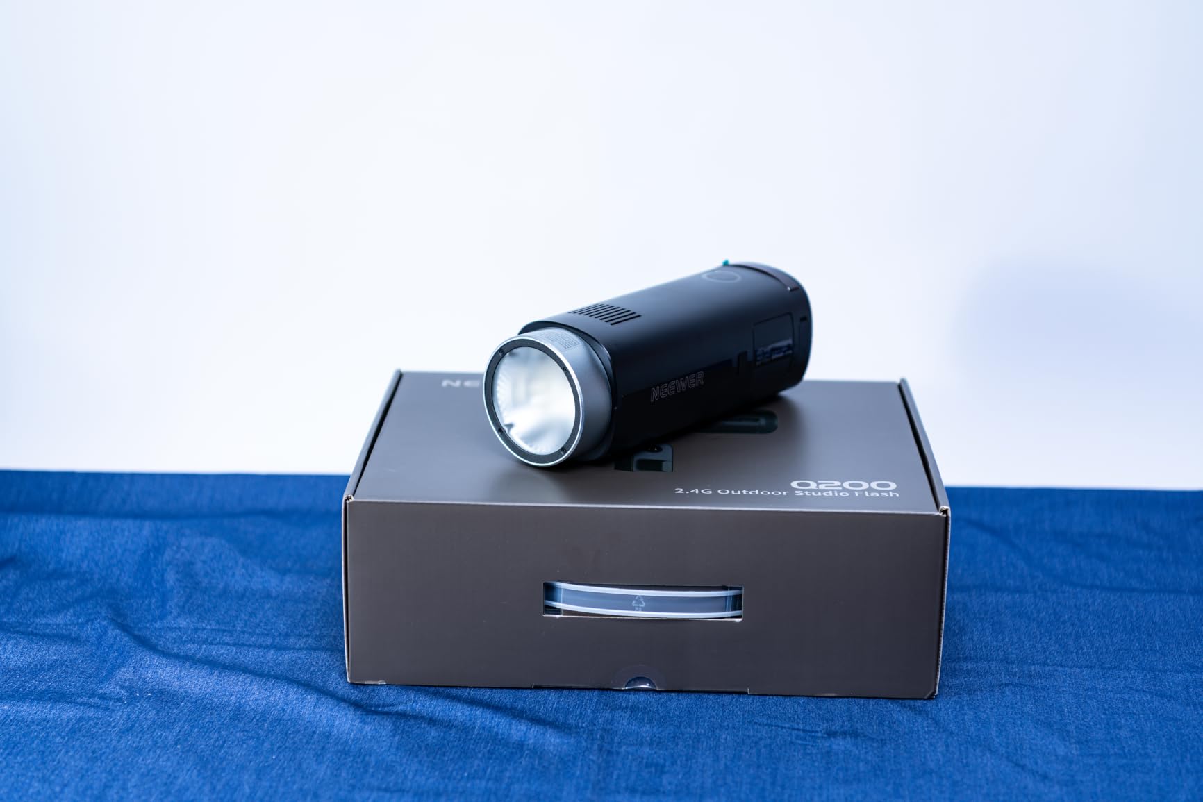 NEEWER 200Ws 2.4G TTL Outdoor Strobe Flash Compatible with Godox, 1/8000s HSS Portable Studio Photography Monolight customer photo 1