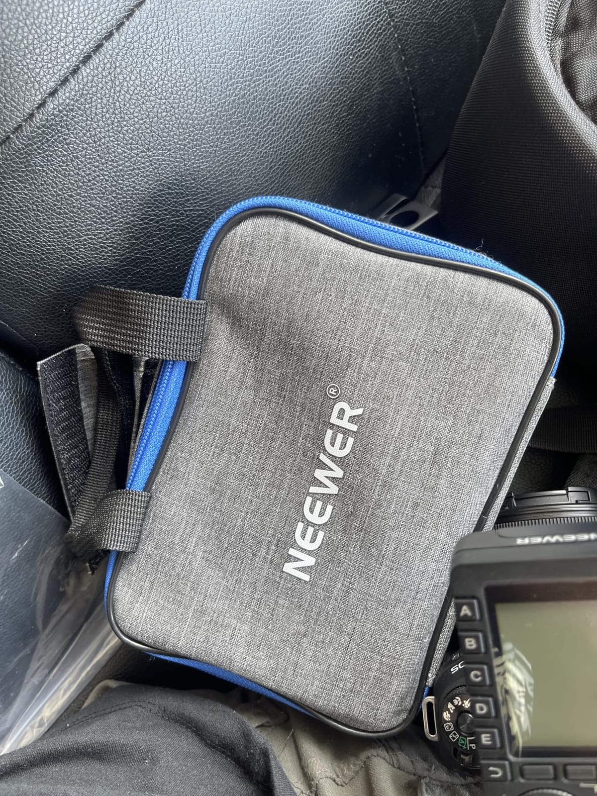 NEEWER 200Ws 2.4G TTL Outdoor Strobe Flash Compatible with Godox, 1/8000s HSS Portable Studio Photography Monolight customer photo 2