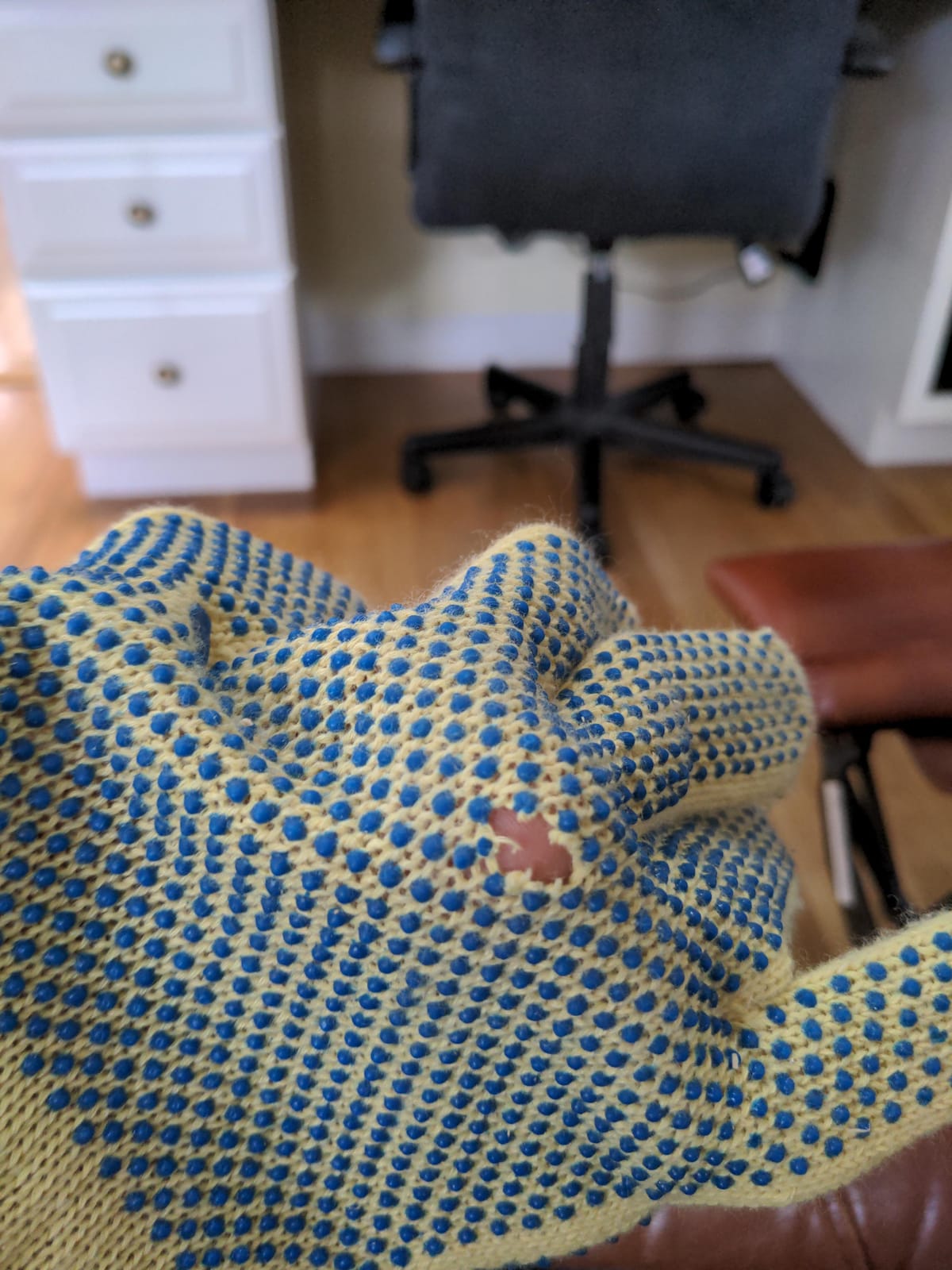 G & F Products 1670L Yellow Kevlar Knit Cut Resistant Work Gloves, Protective Gloves to Secure Hands From Scrapes, Cuts In Kitchen, Wood Carving, Carpentry & DEA customer photo 2