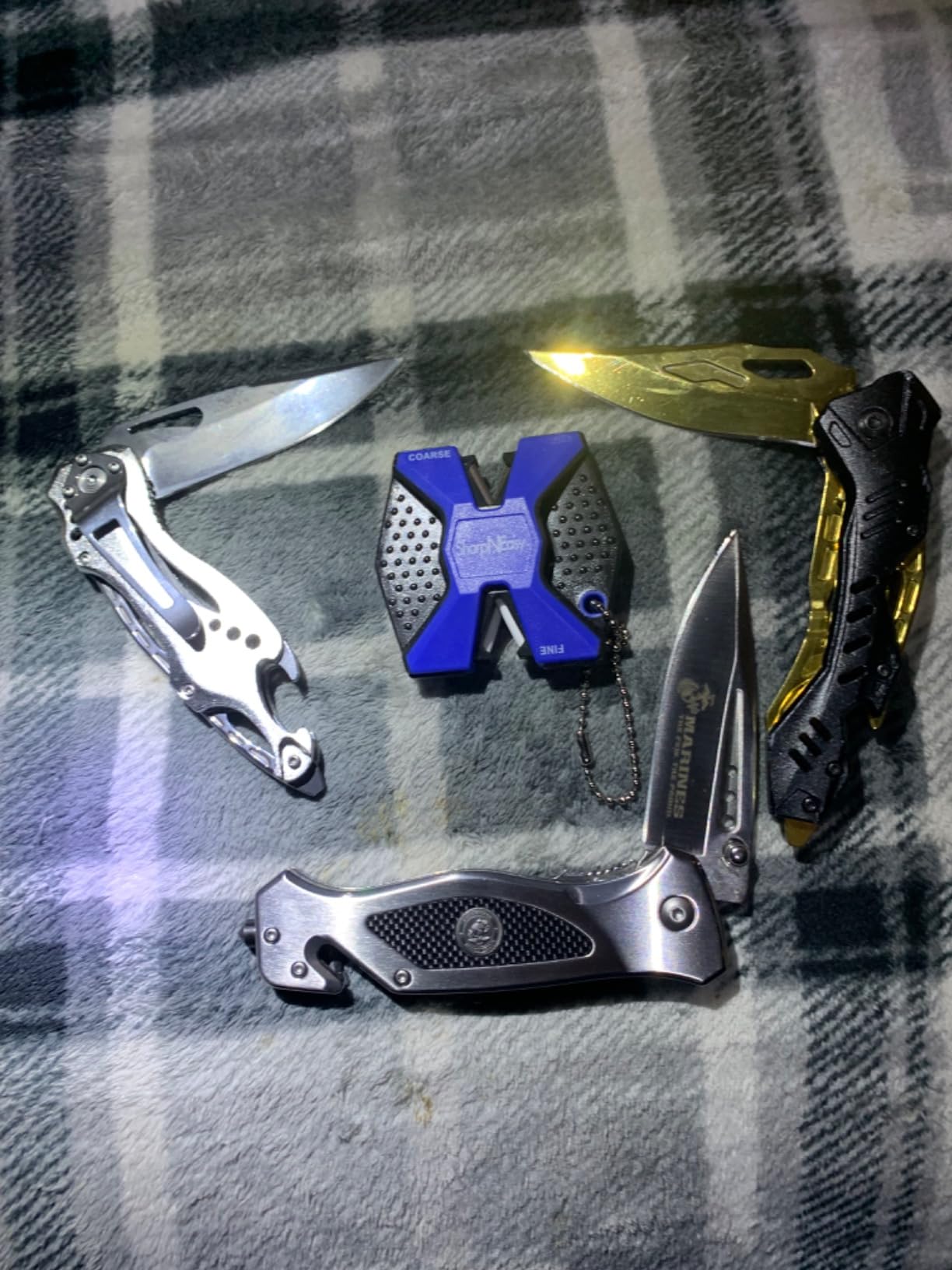 AccuSharp Diamond Pro 2-Step Knife Sharpener, Restores, Hones & Sharpens Blade’s Edge, 2-Step Coarse & Fine Rods for Kitchen Knives & All Types of Blades, Compact & Portable Knife Keychain Tool, Black customer photo 2