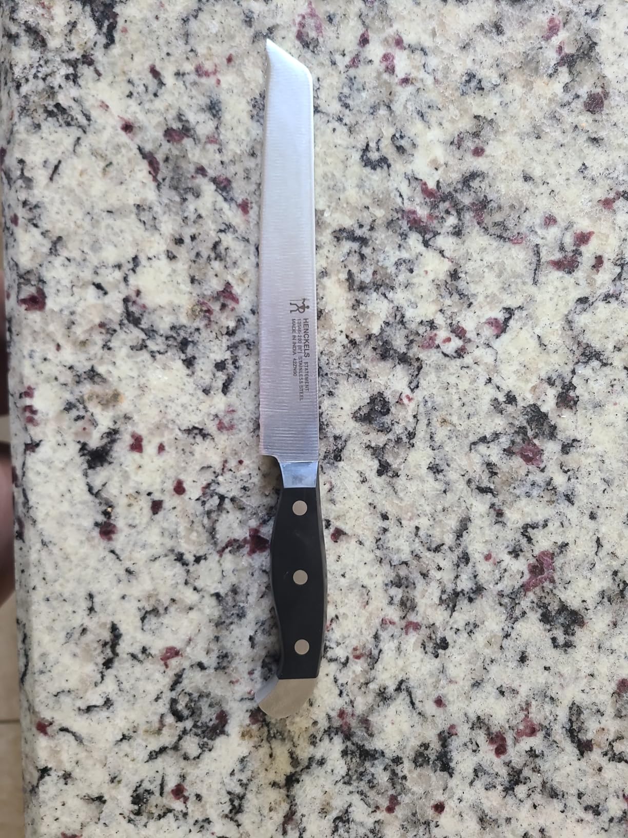 HENCKELS Statement 8 Inch Bread Knife, Razor-Sharp, German Engineered customer photo 1