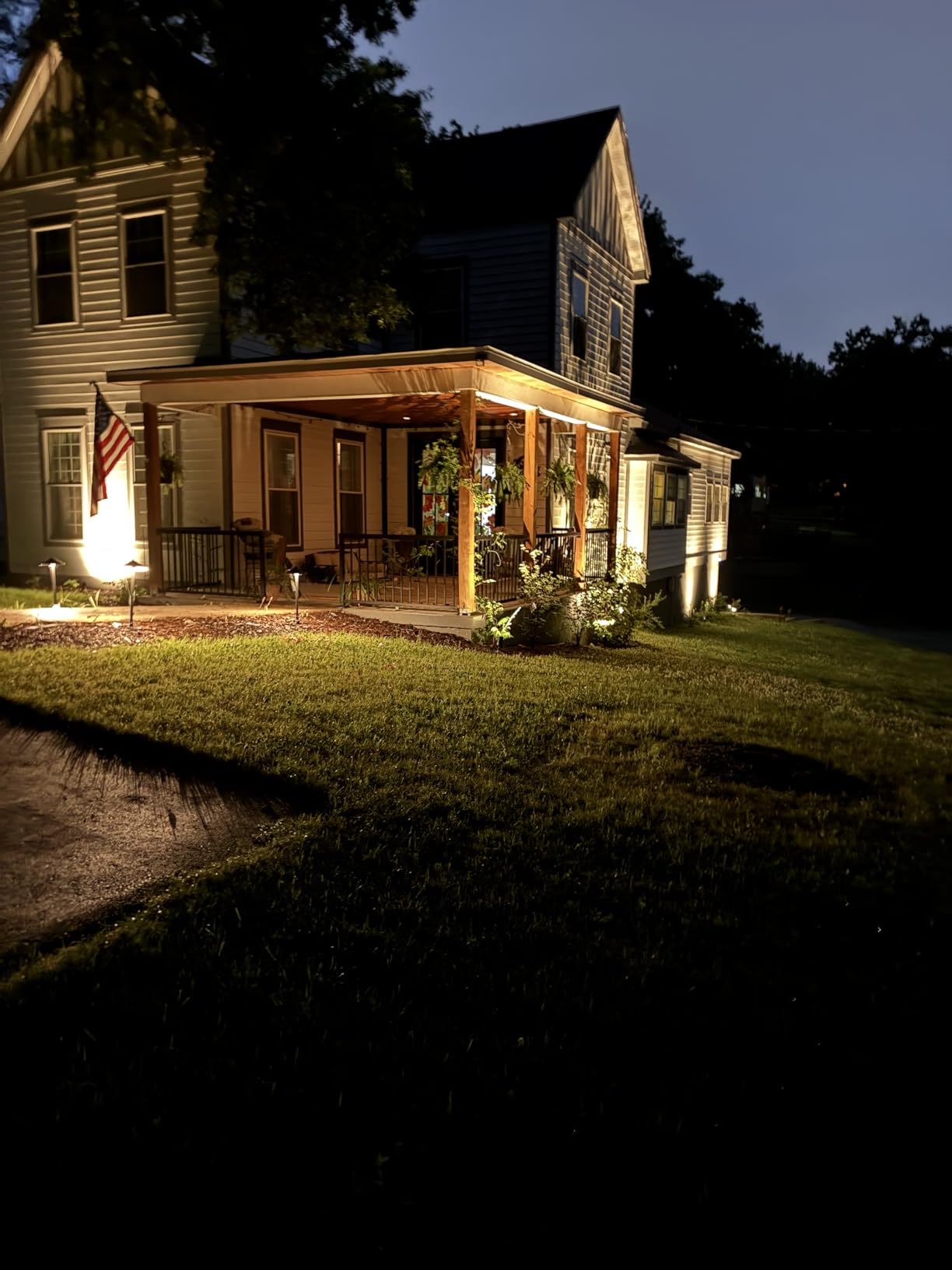VOLT 12V LED Landscape Lighting Kit (8 Spotlights, 4 Path Lights), Bronze customer photo 2