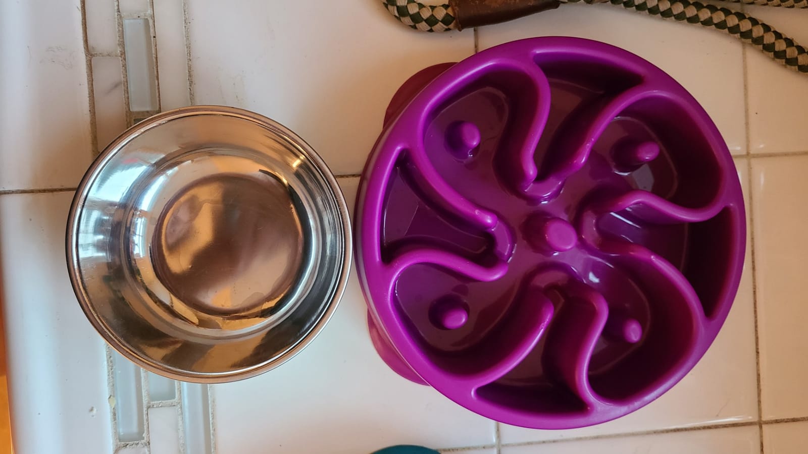 Outward Hound Fun Feeder Slo Bowl Dog Slow Feeder, Wave, Pink, 5.8