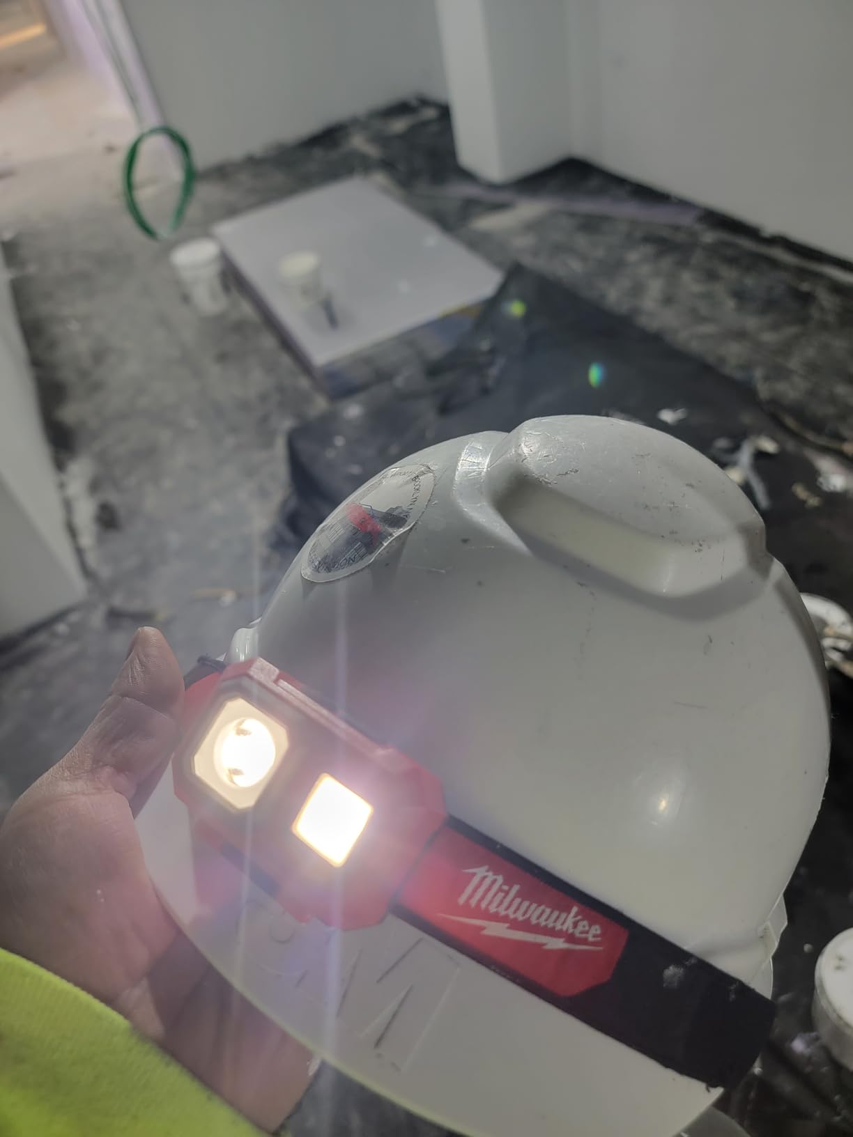 Milwaukee 2104 Spot Flood 450 Lumens Adjustable Hard Hat Headlamp Light customer photo 2