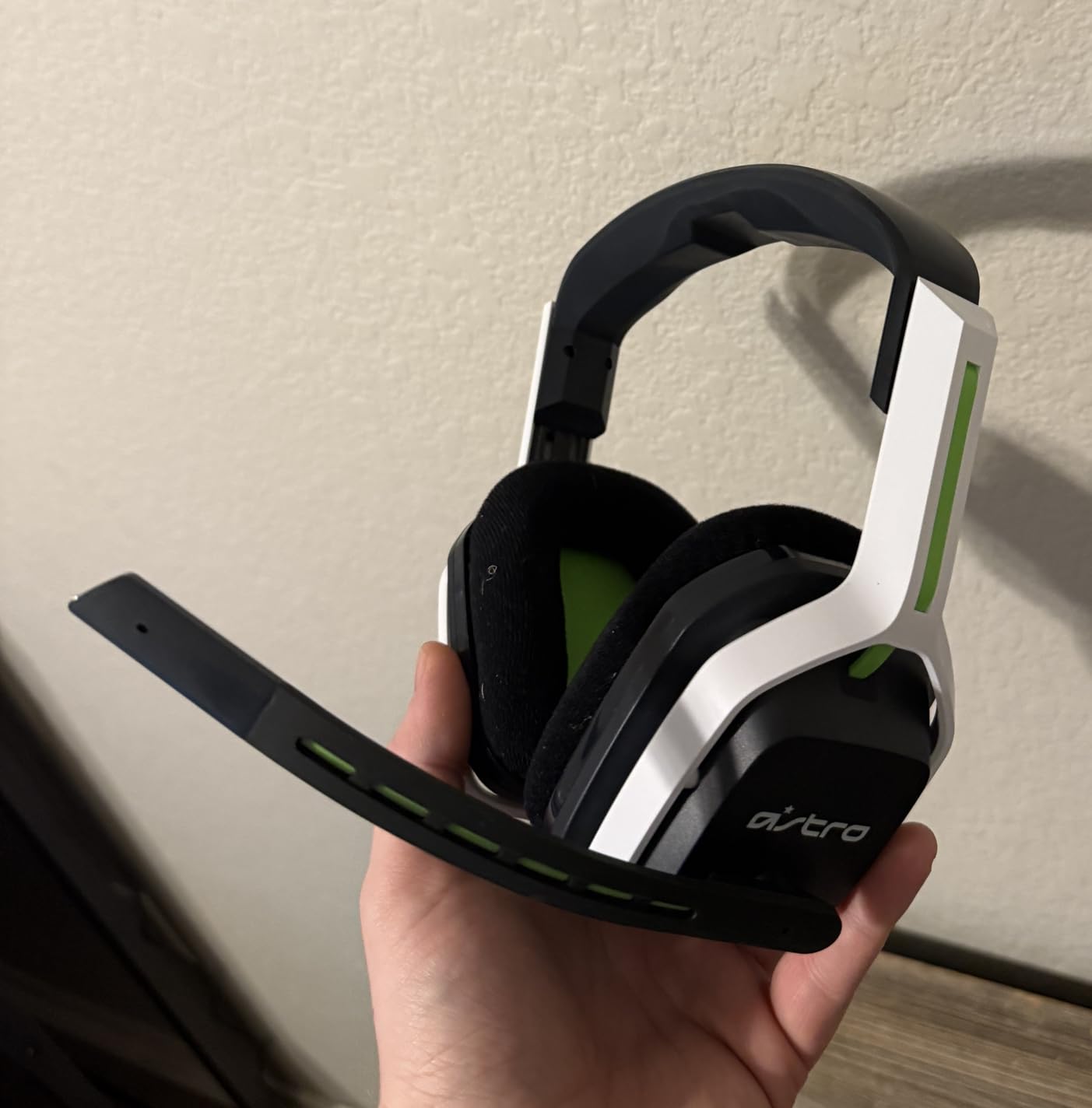 ASTRO Gaming Logitech G A20 Gen 2 Wireless Headset Xbox - White/Green customer photo 2