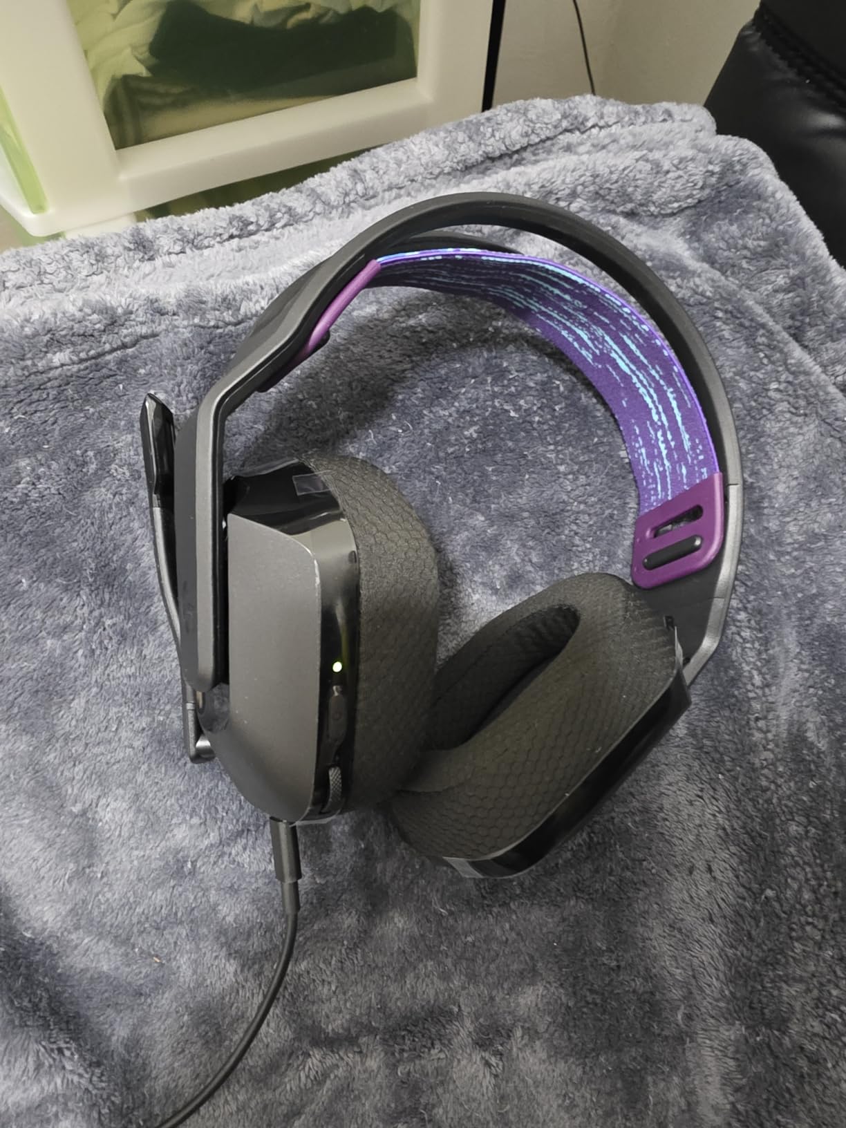 Logitech G535 Lightspeed Wireless Gaming Headset - Black customer photo 1