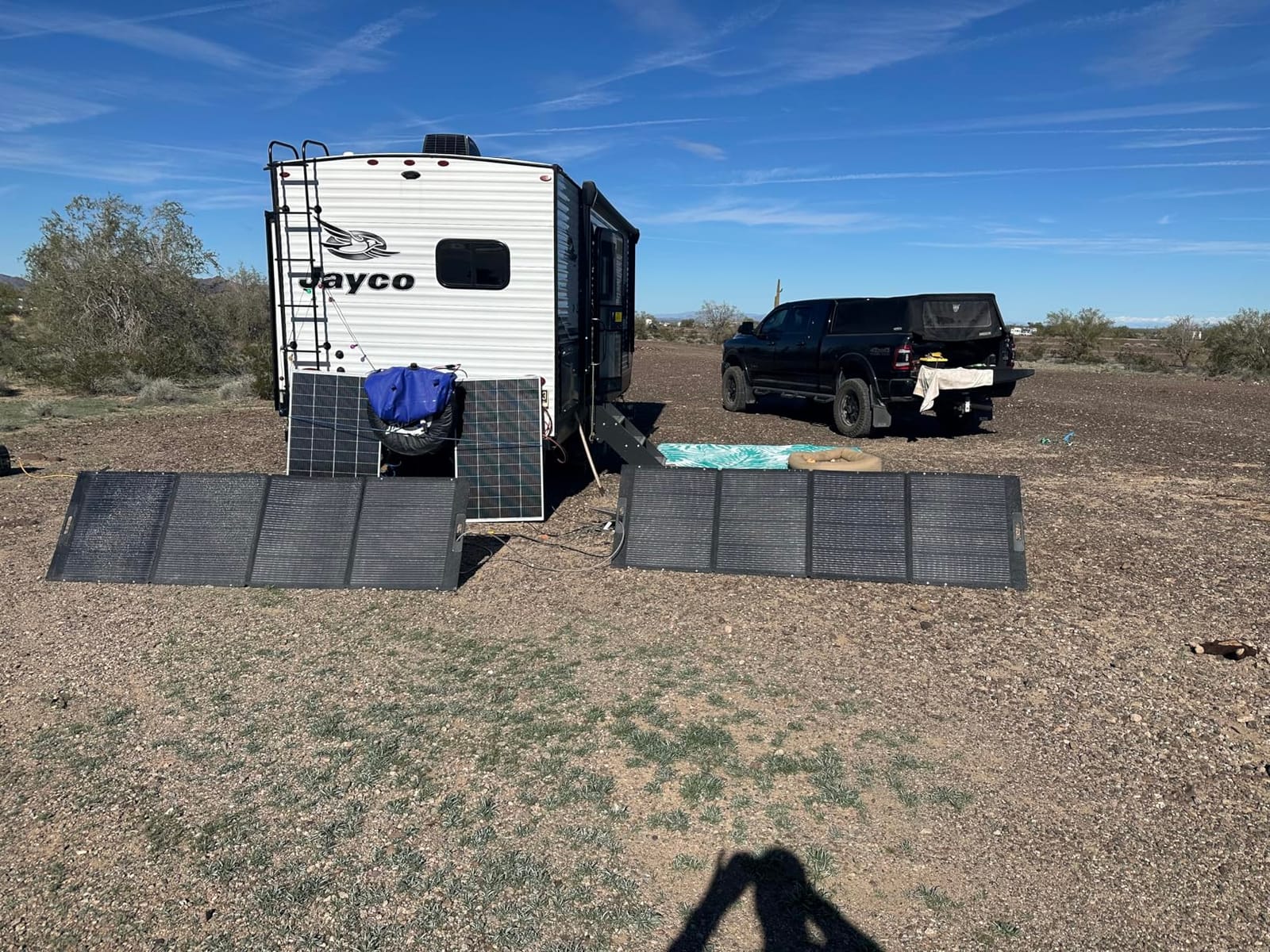 BLUETTI 200W Solar Panel for Solar Generator EB3A AC2A AC50B AC70 AC180 AC200L Elite 200 V2 AC300 AC500 B300K, Foldable Solar Charger with Adjustable Kickstands for RV, Camping, Blackout customer photo 2