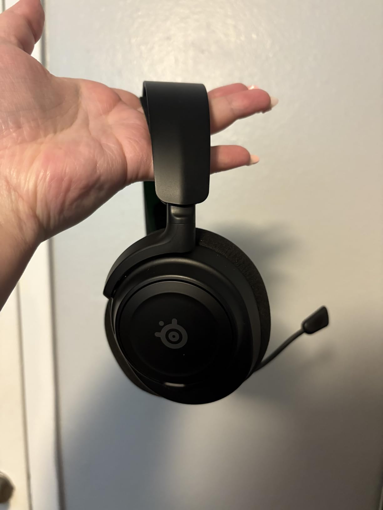 SteelSeries Arctis Nova 7X Wireless Multi-Platform Gaming Headset — Neodymium Magnetic Drivers — 2.4GHz+Bluetooth — 38Hr USB-C Battery — AI Mic — Xbox Series X|S, PC, PS5, Switch, VR, Mobile - Black customer photo 1