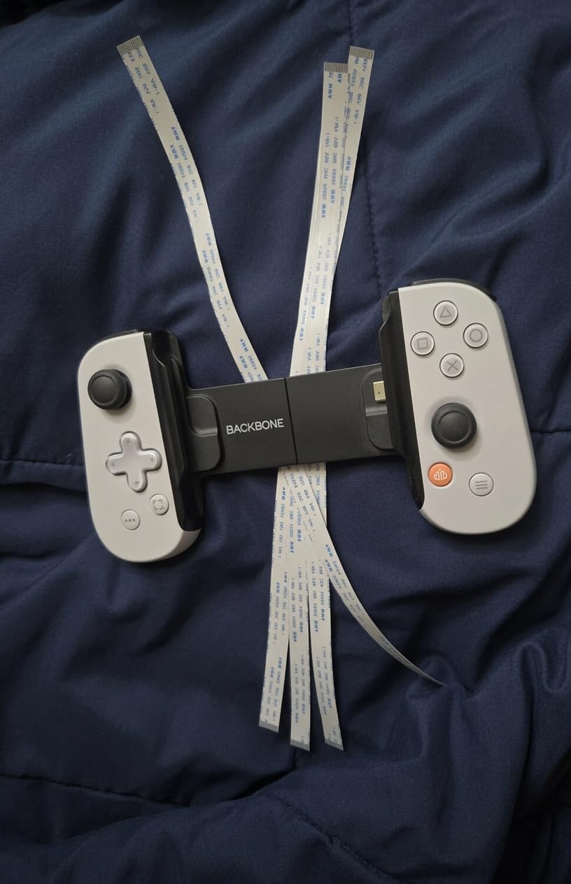 Backbone - One - PlayStation Edition (Lightning) - Mobile Gaming Controller for iPhone - White customer photo 2